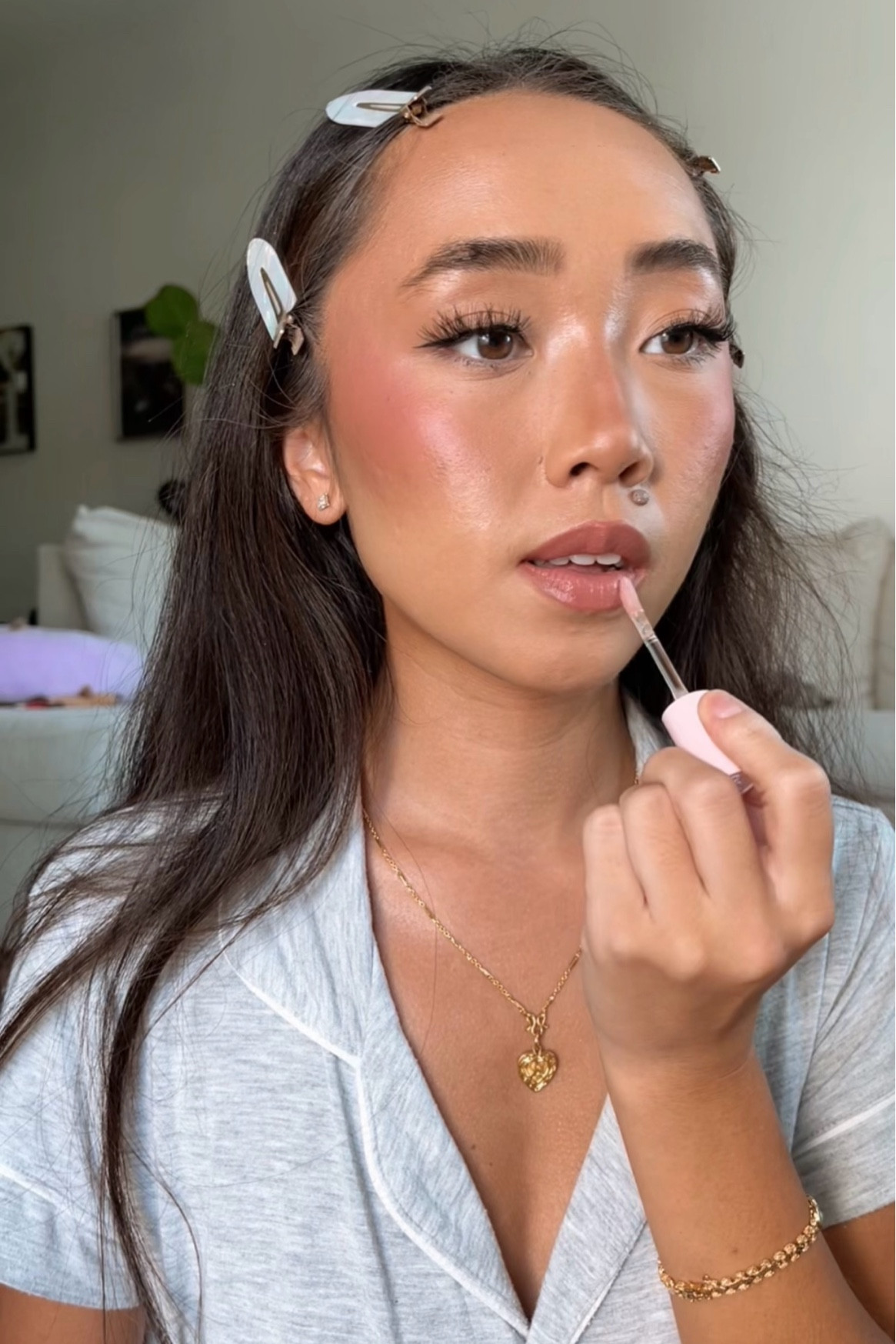 Everyday Makeup Routine 💗 

Featuring my favorite makeup products that I cannot live without. If you love glowy dewy makeup, all these products are *chefs kiss 😘 