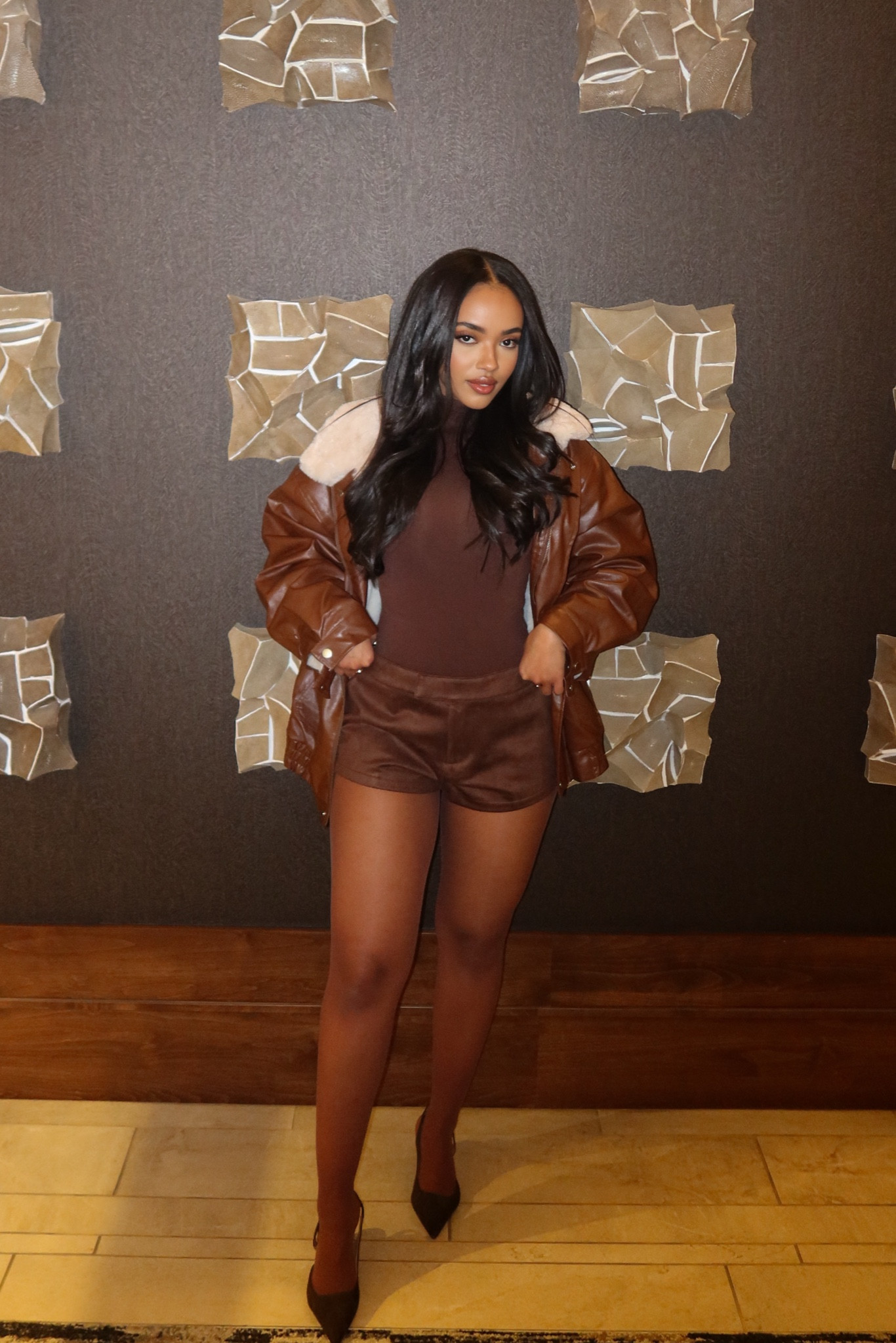 Monochromatic moment:
Jacket: thrifted 
Top: skims brown bodysuit (sold out) 
Nylons: coacoa from target 

#LTKSeasonal #LTKStyleTip