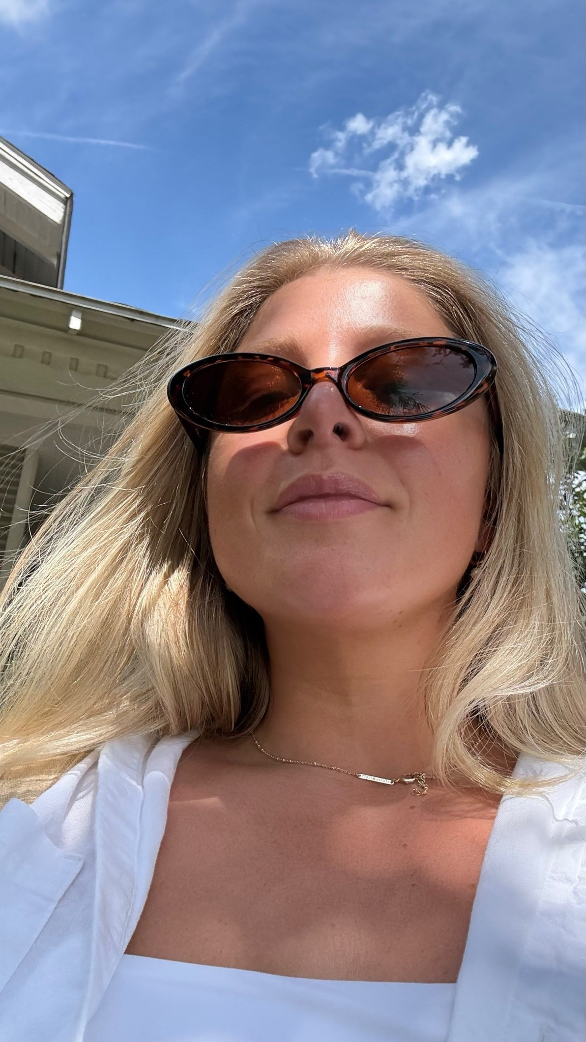 Oval Tortoise shell sunglasses for fall