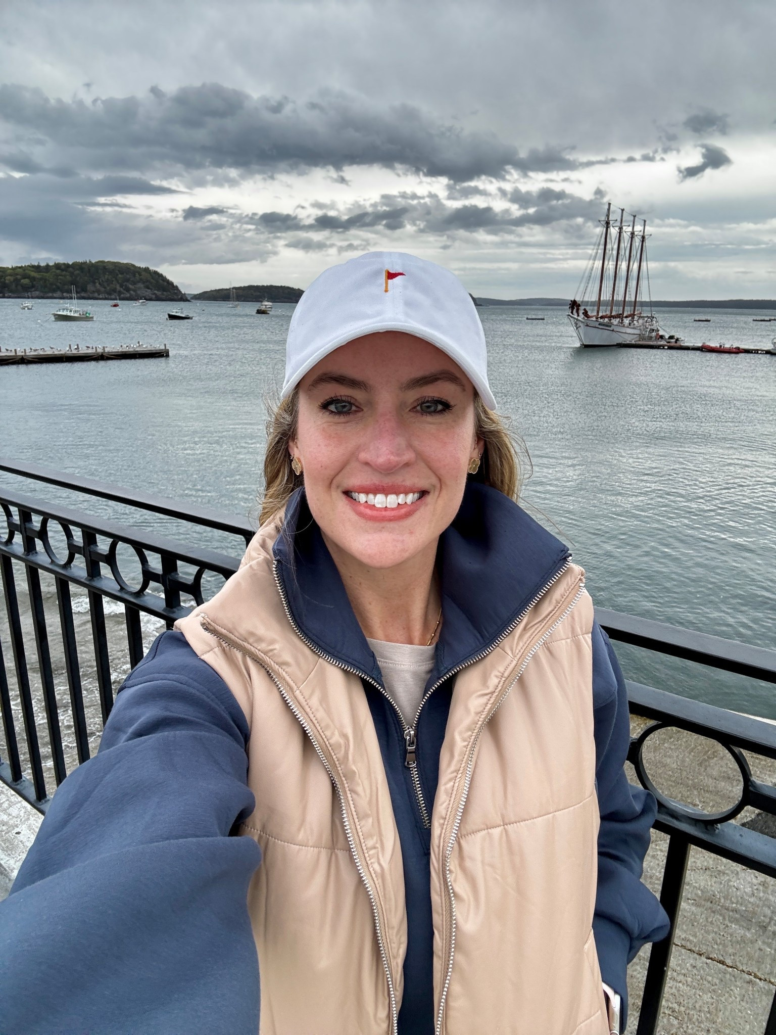 Fall style 🍂 

Old Navy has athletic and fall styles 30% ++ off right now! Their dynamic fleece is so soft and cozy. 

I’m also obsessing over my new faux leather puffer vest. It comes in several color options.  

#everypiecefits

Athleisure
Casual style 
Casual outfit 
Fall style 
Cozy 
Sweatshirt 
Fleece 
Athletic wear 
Gym outfit 
Leggings 
Moisture wicking 

#LTKActive #LTKSaleAlert #LTKTravel