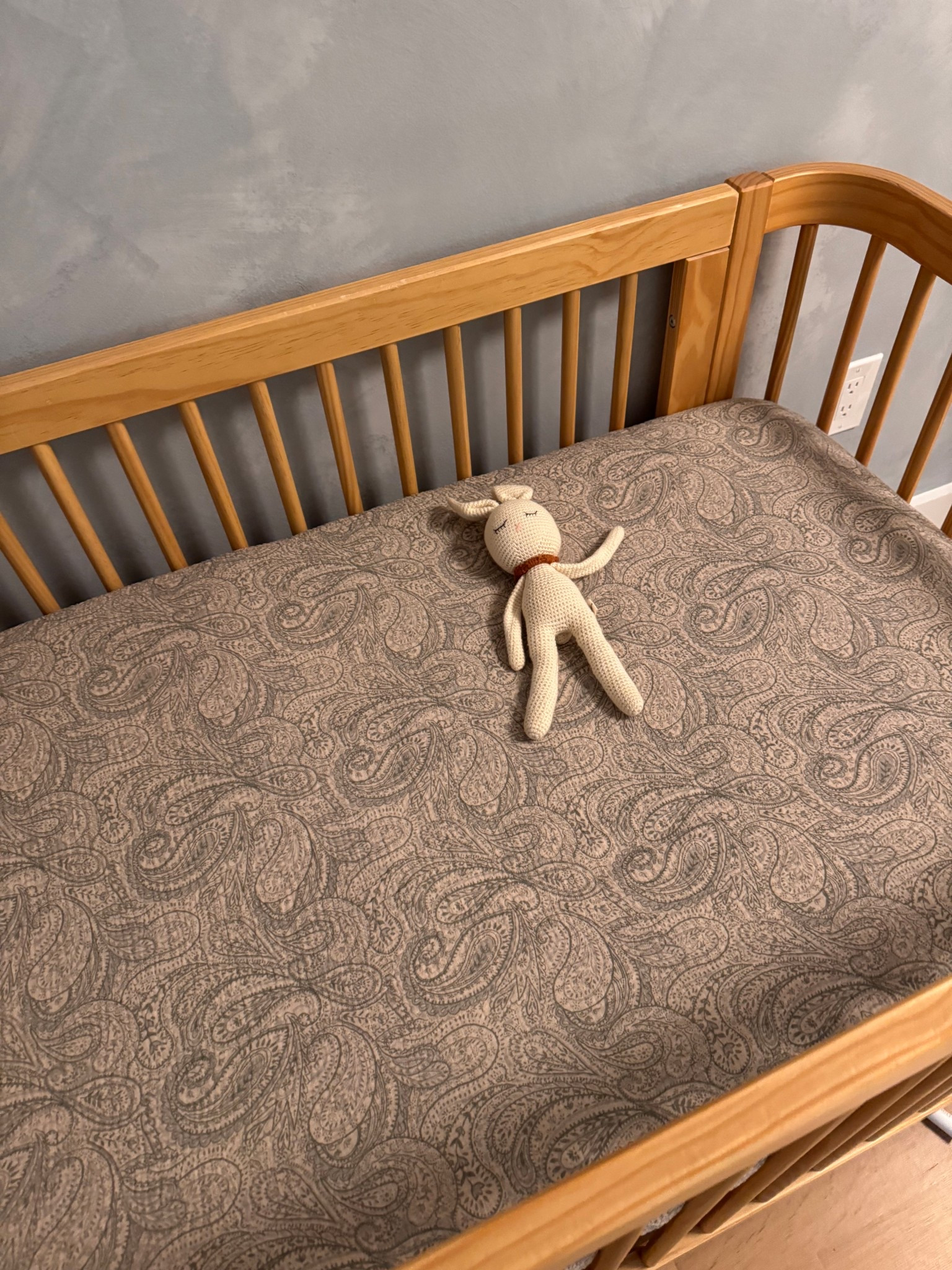 The most beautiful baby sheets. They feel so homey 🥰