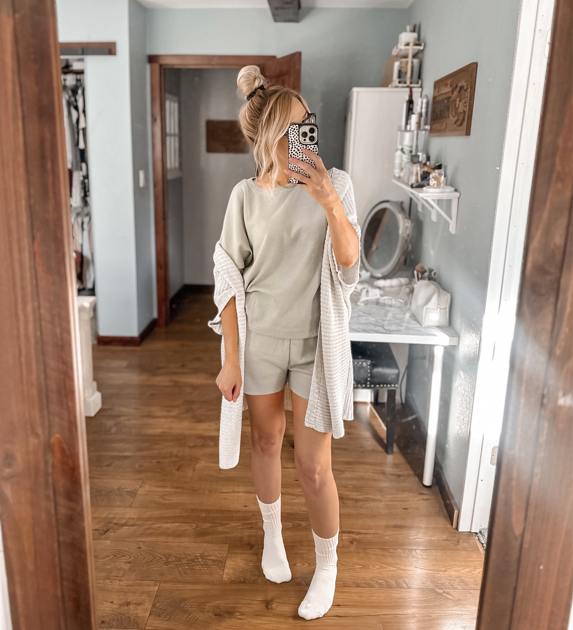 Cozy Amazon set ☁️

#LTKFindsUnder50 #LTKFindsUnder100 #LTKMidsize