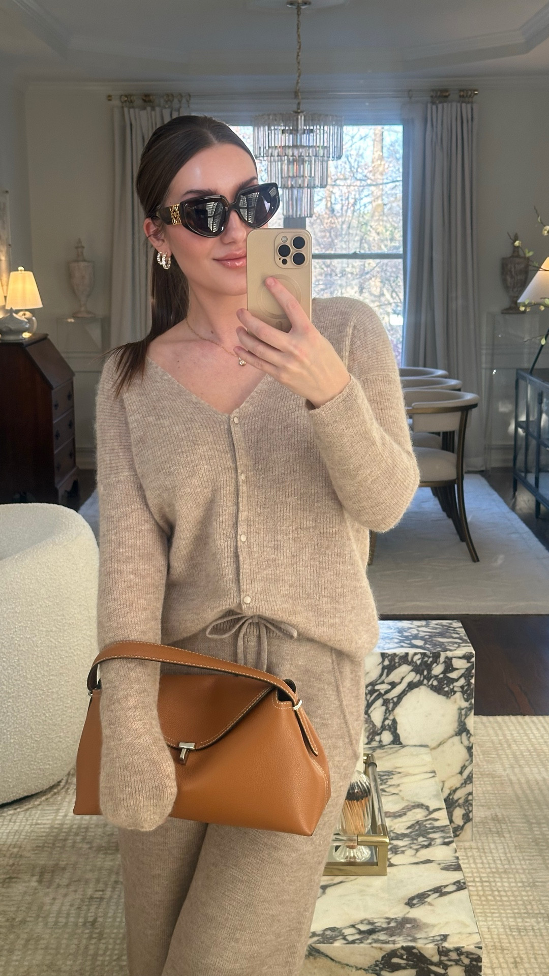 My favorite elevated cardigan sweater 
Medium (light beige)
Pants m

#LTKootd