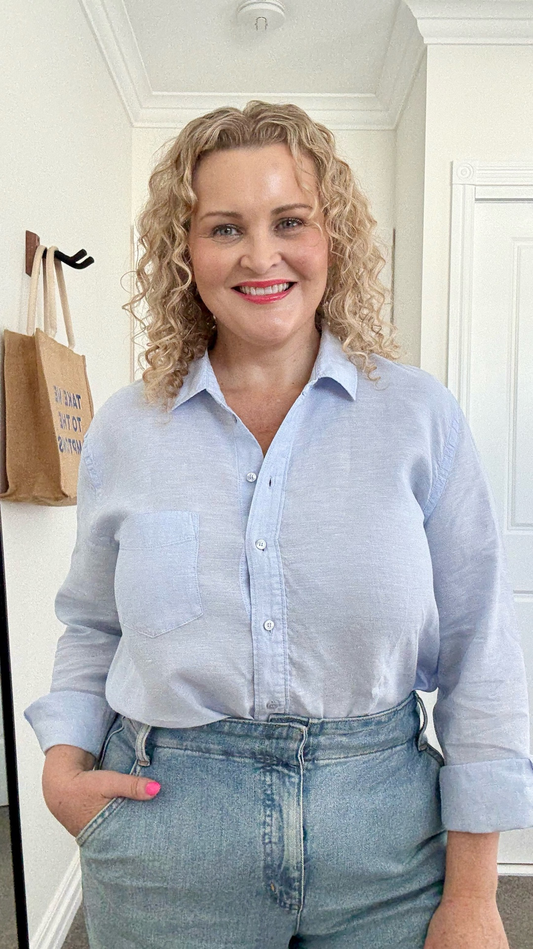 GRWM, we’re off to our daughter’s gig. 

Linen shirt and wide leg jeans both from Country Road - linked below. I’m wearing a size 12 in the shirt and a size 14 in the jeans. 
Sneakers are frankie4
Glowing skin is thanks to Bettyquette 



#LTKmidsize #LTKaustralia #LTKspring
