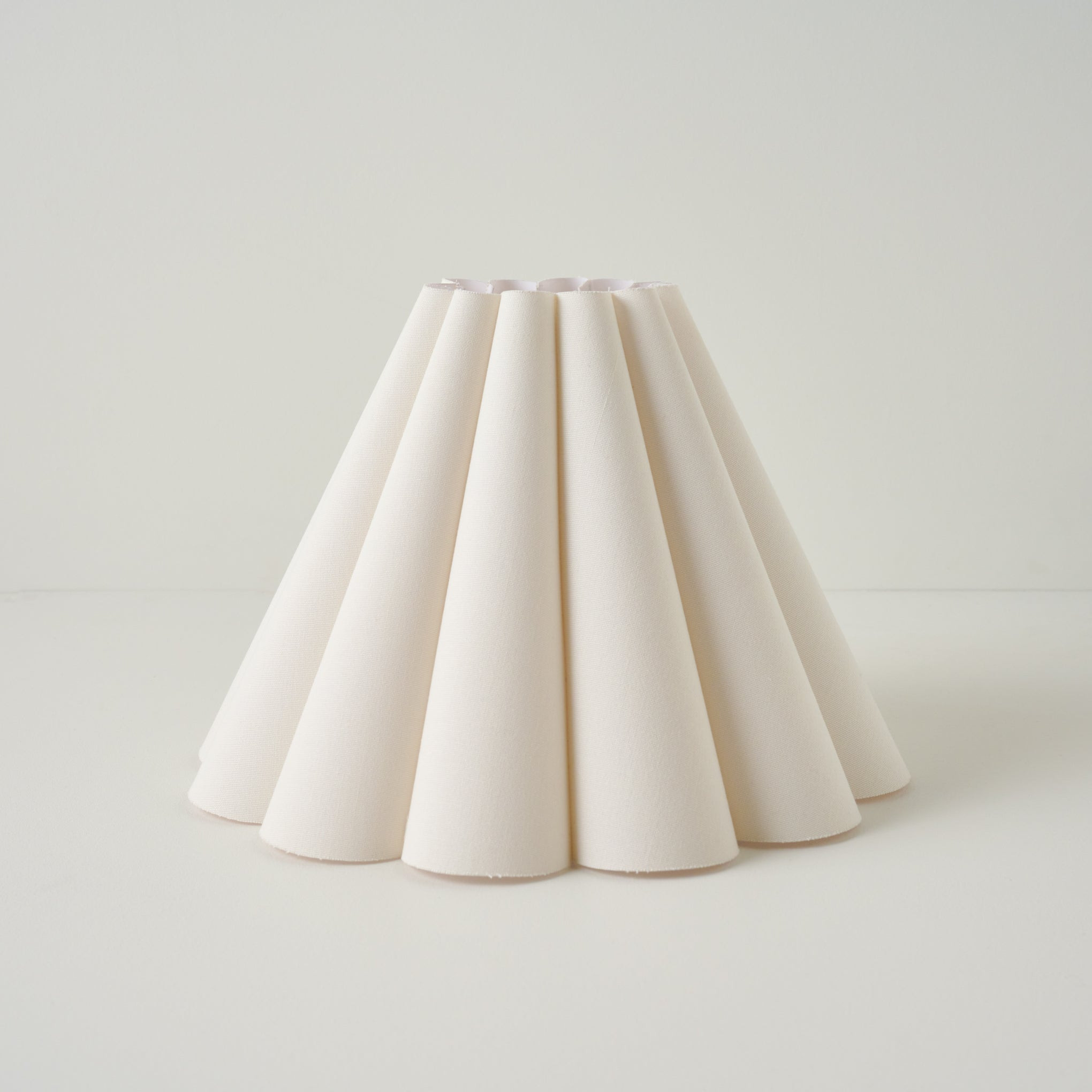 Linen Scallop Shade | Magnolia