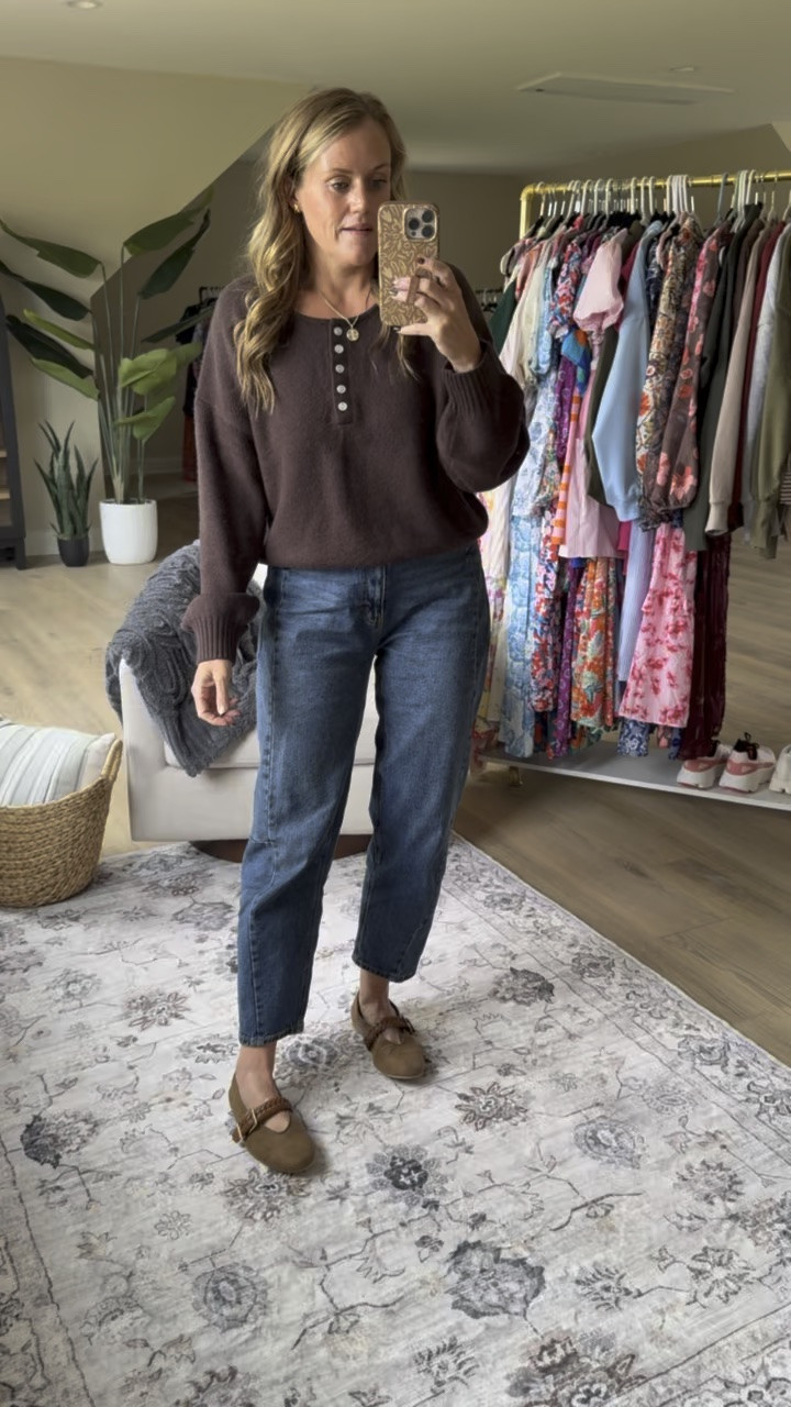 Abercrombie 
Abercrombie & Fitch
Amazon
Fall outfits
Fall fashion 
Target 
Walmart 

Wearing medium top (TTS)
Size down 1-2 sizes in denim