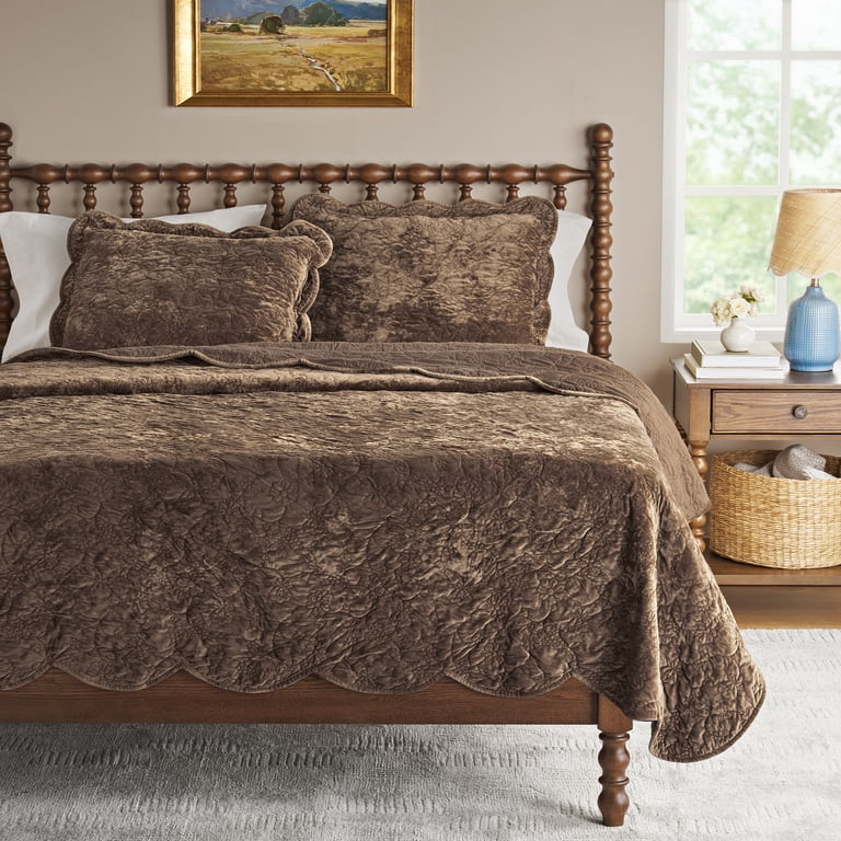 The Pioneer Woman Eloise Floral Velvet Quilt, Full/Queen, Rich Brown Bedding | Walmart (US)
