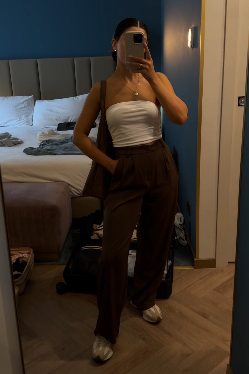 quick ootd to explore rome📍pls ignore the suitcase explosion behind me😀

#explorerome #romeitaly #trousersoutfit #ootd #europefashion #romefashion #travelvlog #explore #eurotrip #trip #rome #jetlag #jetlagged 

#LTKActive #LTKStyleTip #LTKTravel