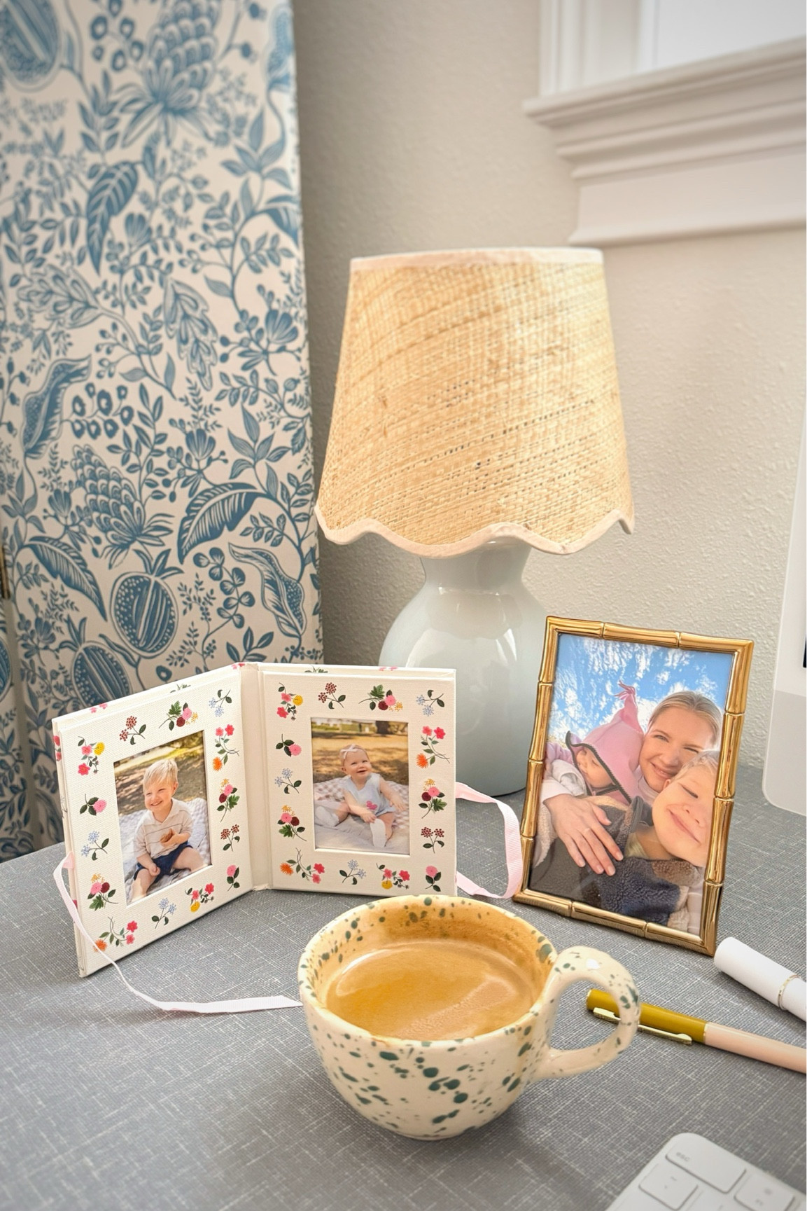 good Monday morning! loving my little desk set up 📝