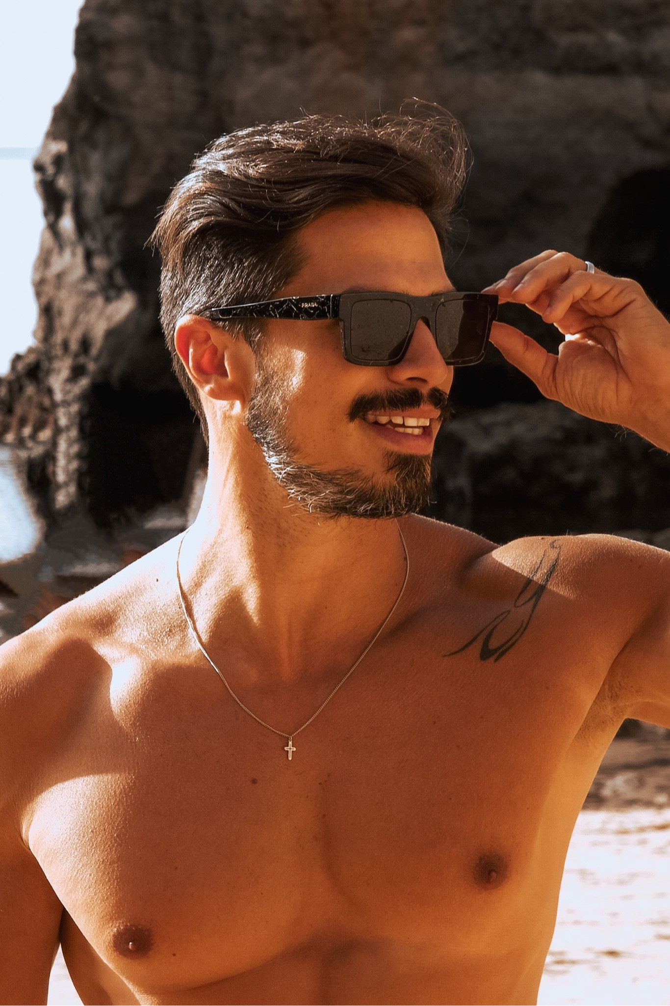 My favourite shades for this summer!
Prada Symbole Sonnenbrille