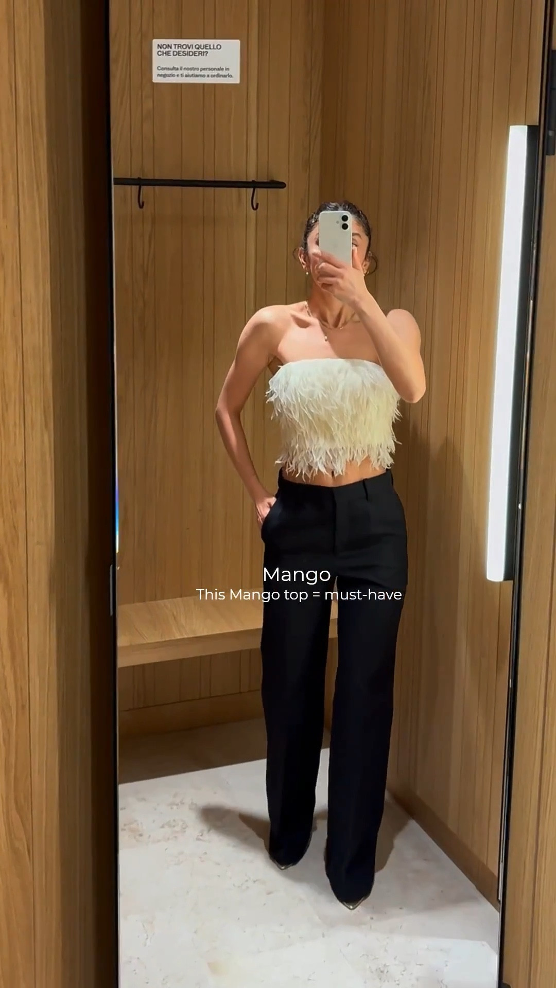 A cute, lightweight cropped top with a fitted silhouette, soft neckline, and sleeveless design. Finished with a side zip👌🏼Perfect for parties and special moments.
Size S✨

spring outfits 2026

#LTKeurope #LTKitalia