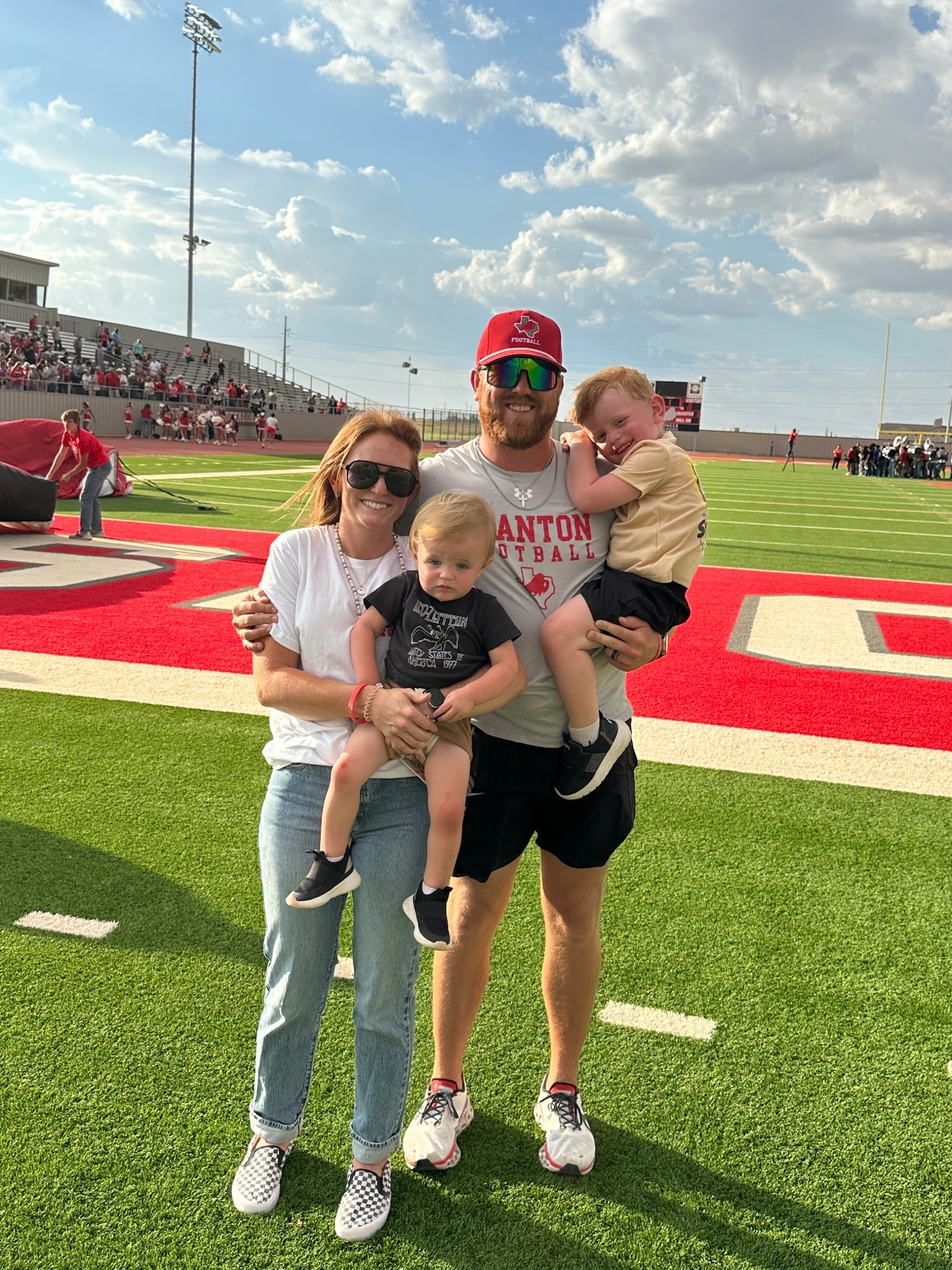 Family game day vibes 🏈✨ Nothing beats good company, fun games, and comfy fits! Linking our outfits because game day style should be effortless AND cute 😍 Who are you cheering for today? #FamilyGameDay #OOTD #LTKStyle #GameDayReady