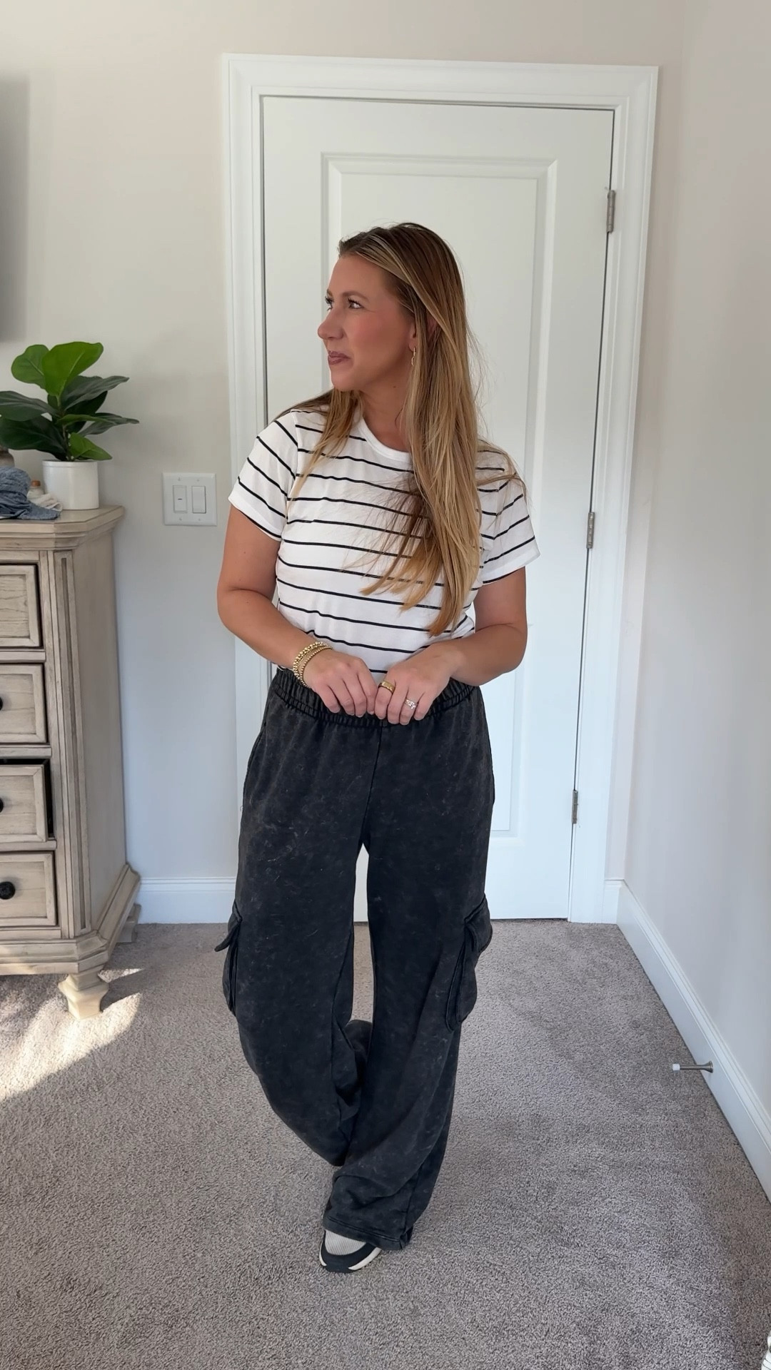 Cute, casual and comfortable is the vibe.

#momoutfit #comfyputdit #cadualoutfit

Casual mom outfit, comfy mom outfit, mom outfit, mom life, dressed up sweatpants, comfy clothes, casual outfit, everyday outfit, everyday style, average mom, average fashion

#LTKFindsUnder50 #LTKmomlife #LTKSeasonal
