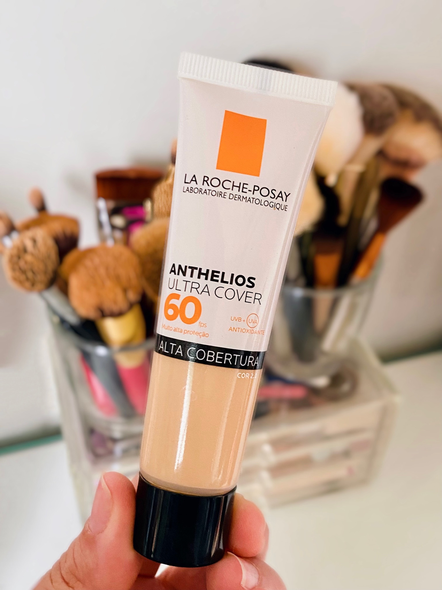 Essa foi uma das minha melhores compras de 2022! Um protetor com cor, alta cobertura e com uma textura bem confortável! Ele não ardeu os meus olhos e durou mais de 6hrs na pele. Tem uma textura mate na medida certa. 

#LTKbrasil #LTKitbag #LTKbeauty