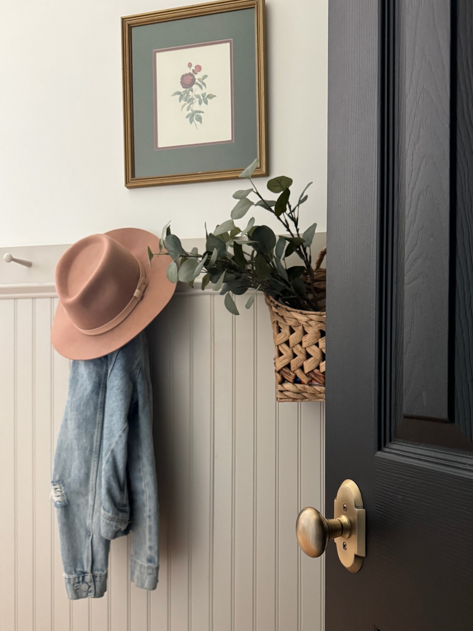 Entryway / peg rail / coat hooks / hallwayy

#LTKHome