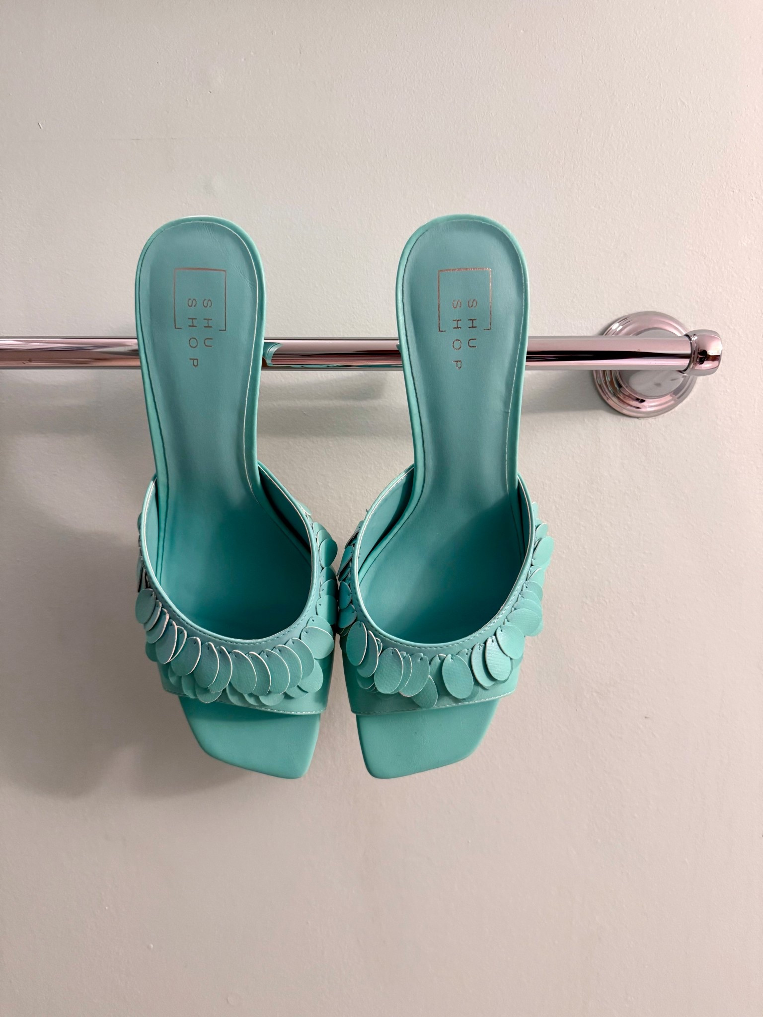 New favorite Summer soles

#SHUSHOP #myshushop #shushopsneakers
#ConfidentSteps #StyleHasNoAgeLimit

Summer shoes
Summer heels
Fun heels
Fringe heels
Colorful shoes
Cool shoes

#LTKootd