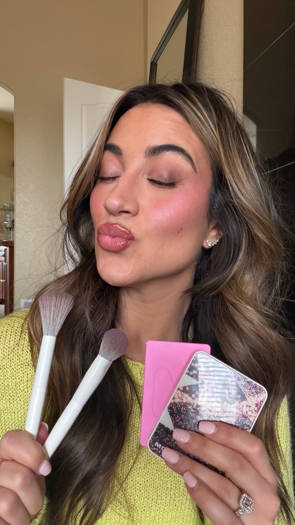 #ad stepping outside of my comfort zone (& loving it!) with this fuchsia shade of my favorite blush palettes from @morpheofficial! Morphe is the best for makeup that is bright and bold but still natural and wearable. Not only that, but the quality is amazing and still priced extremely affordably! The shade I’m wearing is
Apres Ski and you can now shop these blush palettes and everything else I used where you shop the most, @target!
My everyday shades: After Party and Beach Bonfire 💗🤎🧡 #MorphePartner #MorpheTarget #Morphe #TargetPartner #target @LTK #liketkit 