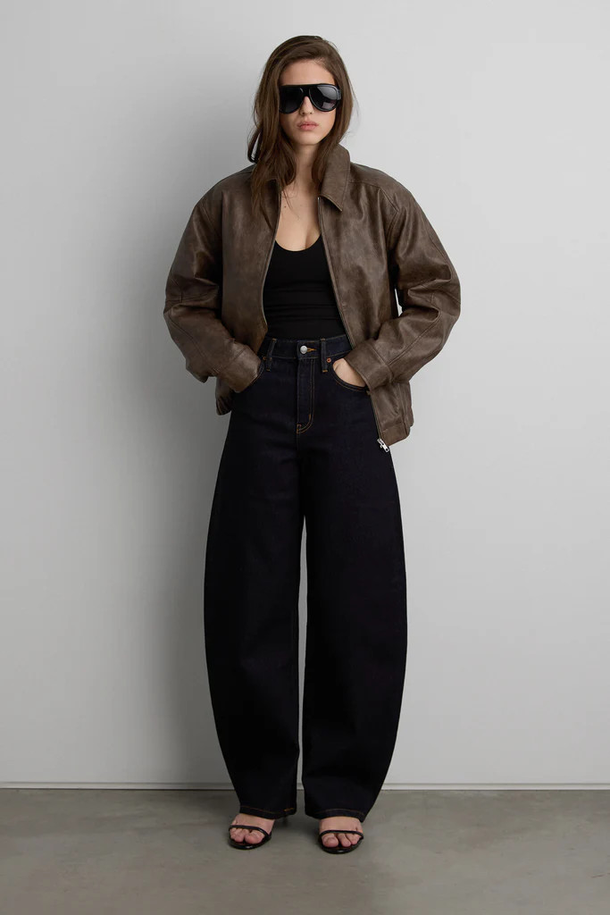 HIGH RISE BARREL LEG JEAN | OAK + FORT