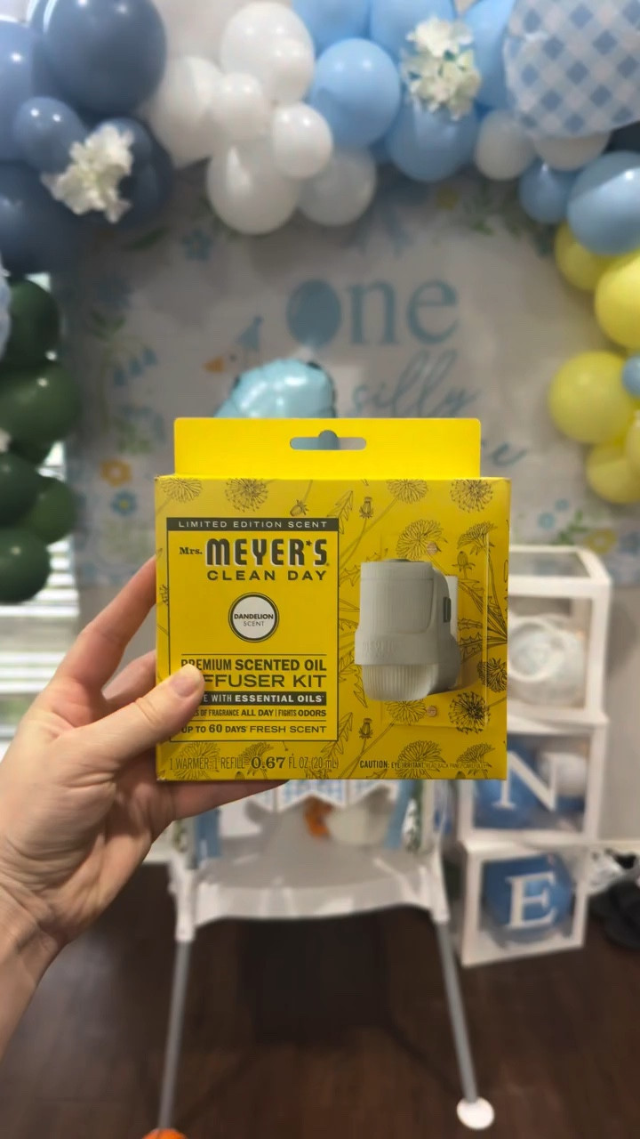 My new favorite @mrsmeyerscleanday plug - in scented oil is now available at @walmart #mrsmeyerspartner all that’s left is cake and opening up his gifts! 🎁