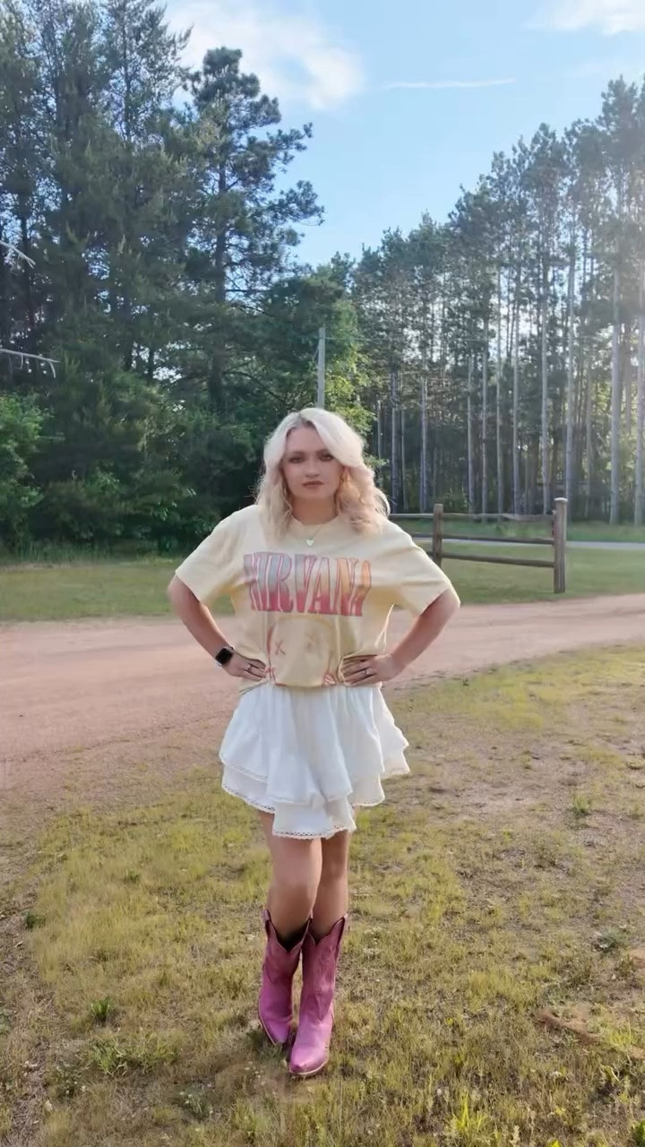 sunny Friday ootd ☀️ shop my outfit on the LTK app! 
#casualootd #graphictshirts #walmartfashion #summerootd
