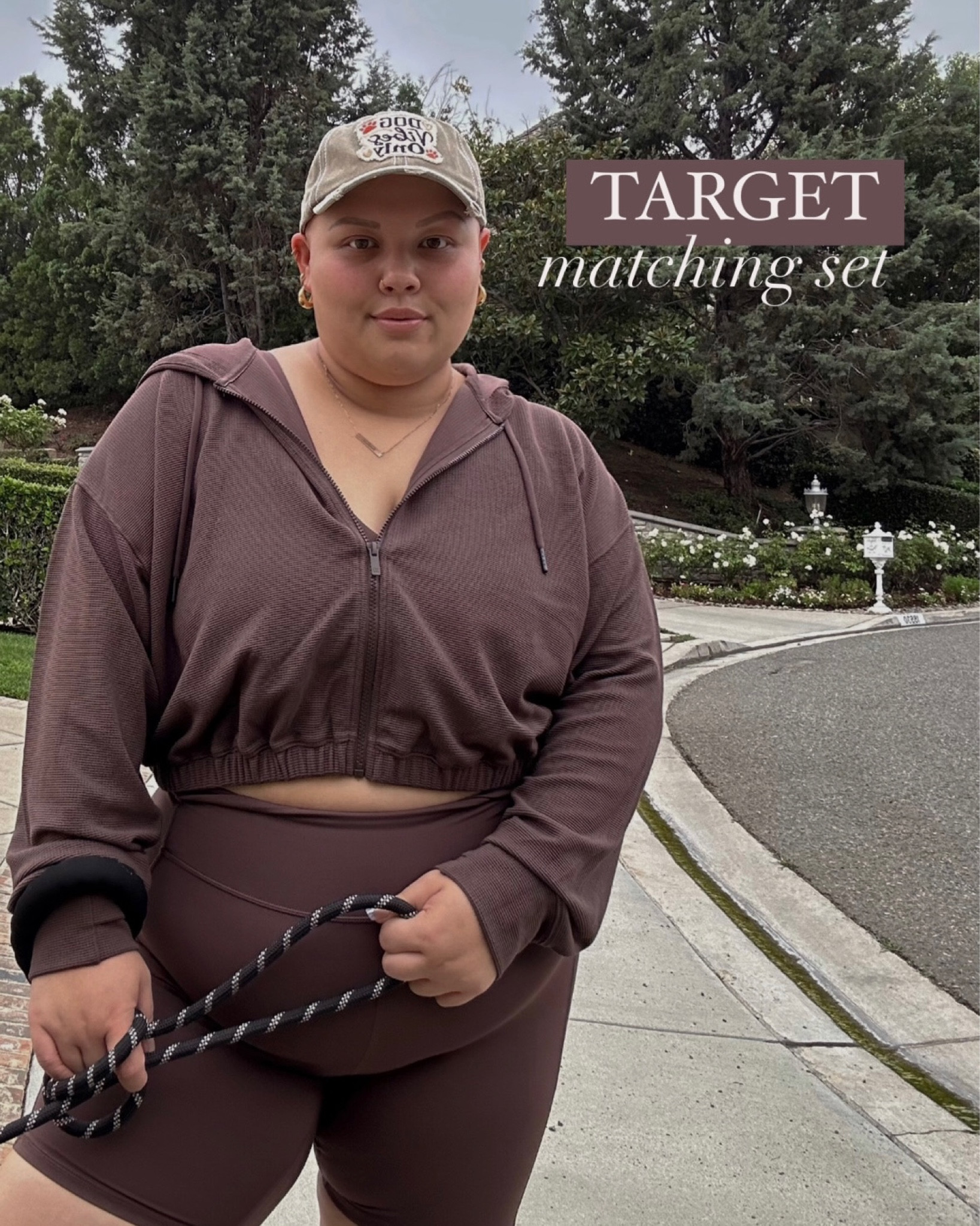 Jacket + Shorts: XXL
Sports Bra: 2X
** I suggest sizing down in the jacket so it gives it a fully cropped effect! I wish I had gone with the XL! 🤎