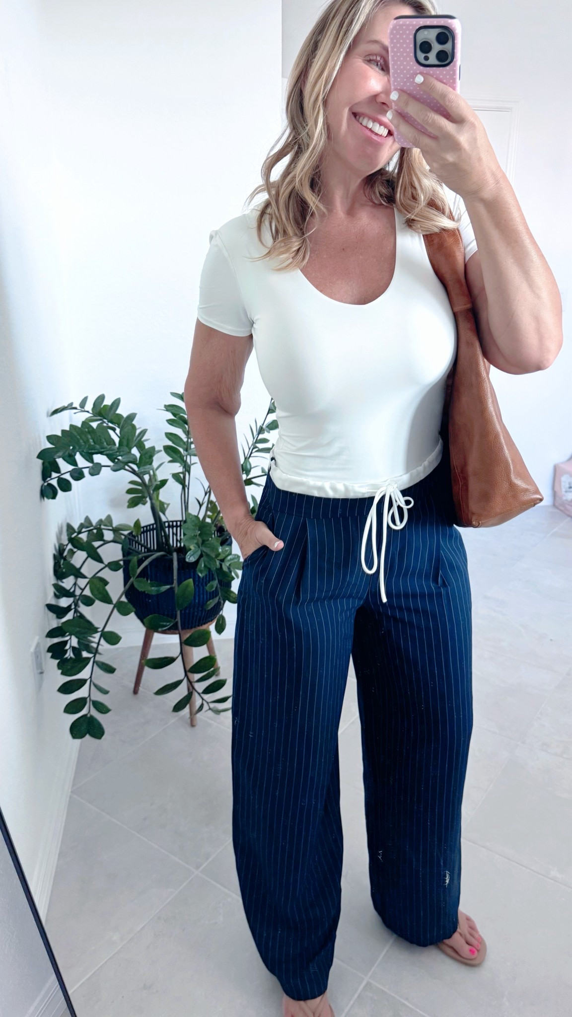 These are the cutest pants, you can dress them up or down! I have on my favorite brands of double lined tops! 
#commense #elvatedbasic #workwear #springoutfit