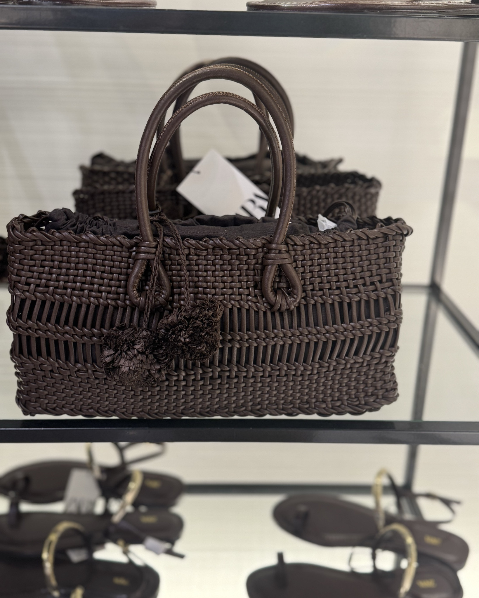😎☀️🌞 Summer styling starts here
Woven bags, bold textures, and the perfect strappy sandals these pieces are giving effortless, earthy, and elevated. Whether you’re brunching, beaching, or just outside, these are must-haves this season.


#LTKItBag #LTKShoeCrush #LTKStyleTip