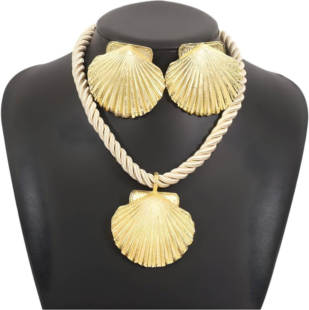Women's Heart Pendant Necklace and Earrings Set, Gold-Tone Shell Design, 45-51 cm Rope Chain, Sum... | Amazon (UK)