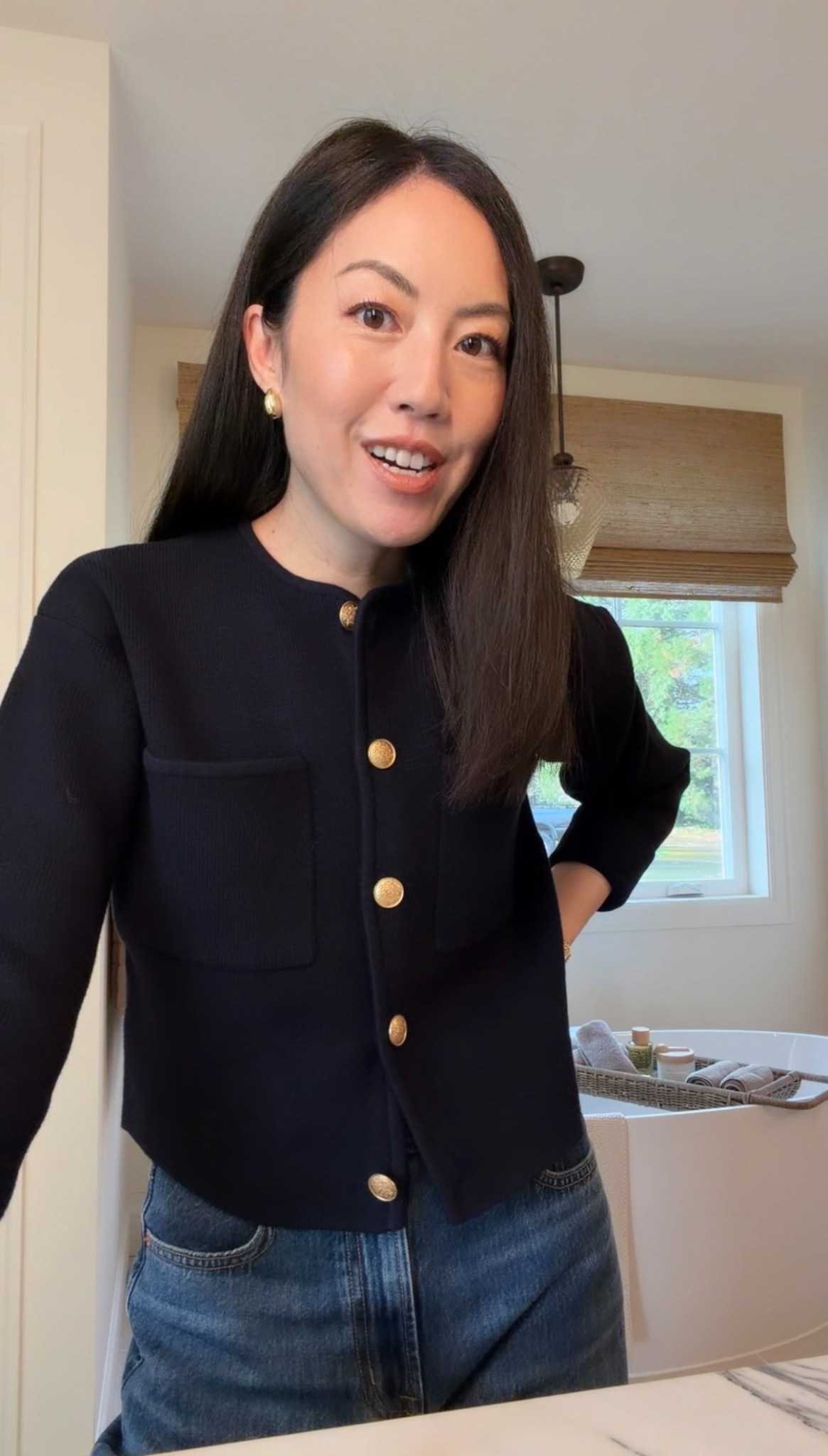 My December favorites! 

The eyeliner color: Chestnut
Mohair cardigan: Smalll