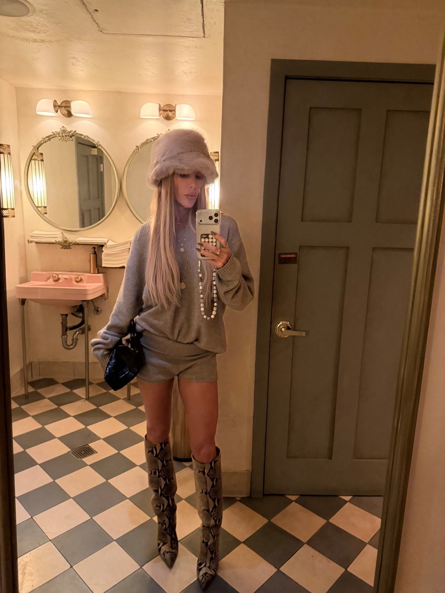 Winter in LA fit 🤍 ootd. Obsessed with this set. 

#LTKootd #LTKHoliday #LTKgrwm