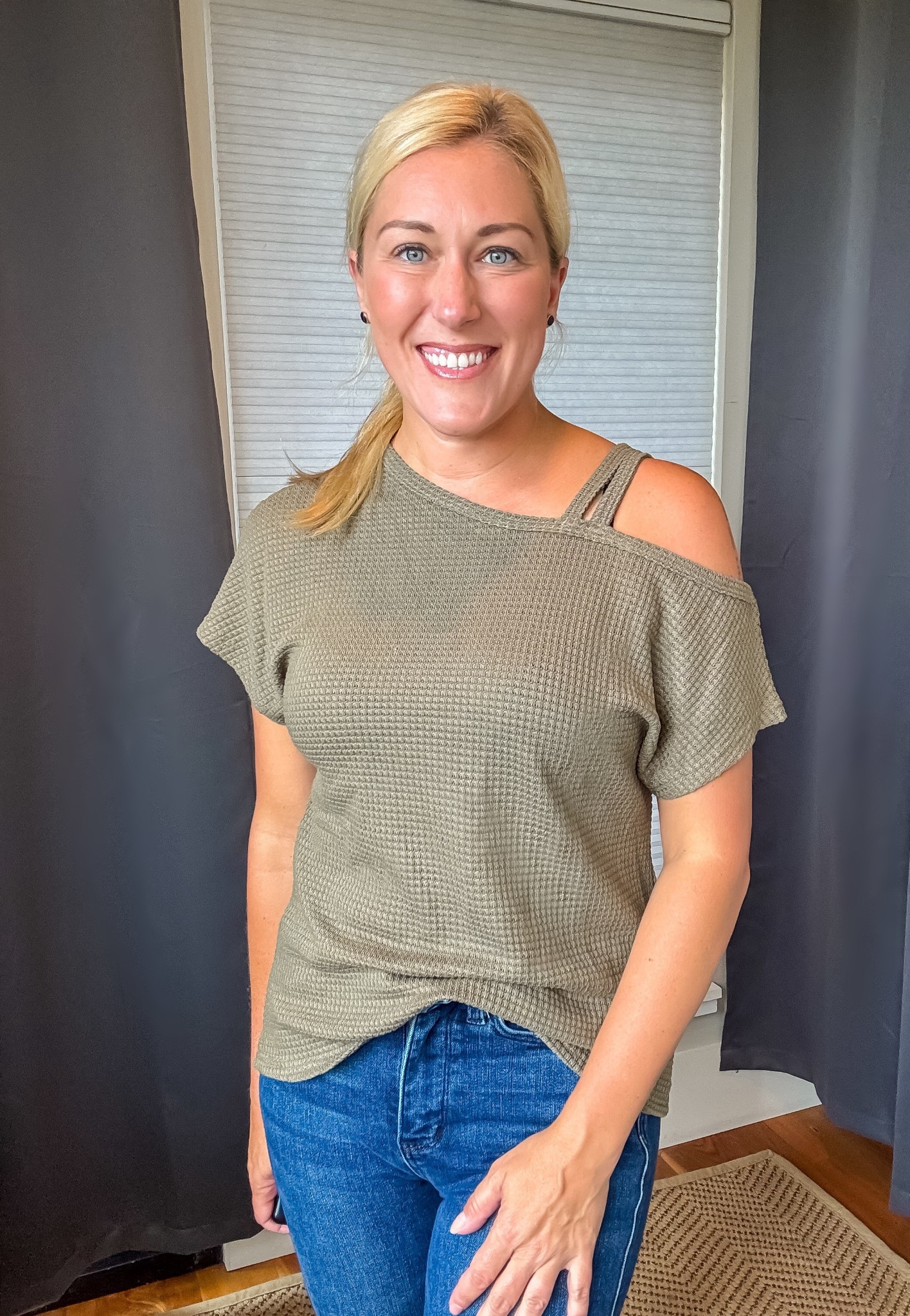 Love this waffle knit top 😍 It’s lightweight, comfy, and has that cute shoulder detail that makes it a little different. Easy to toss on with jeans or shorts and go!