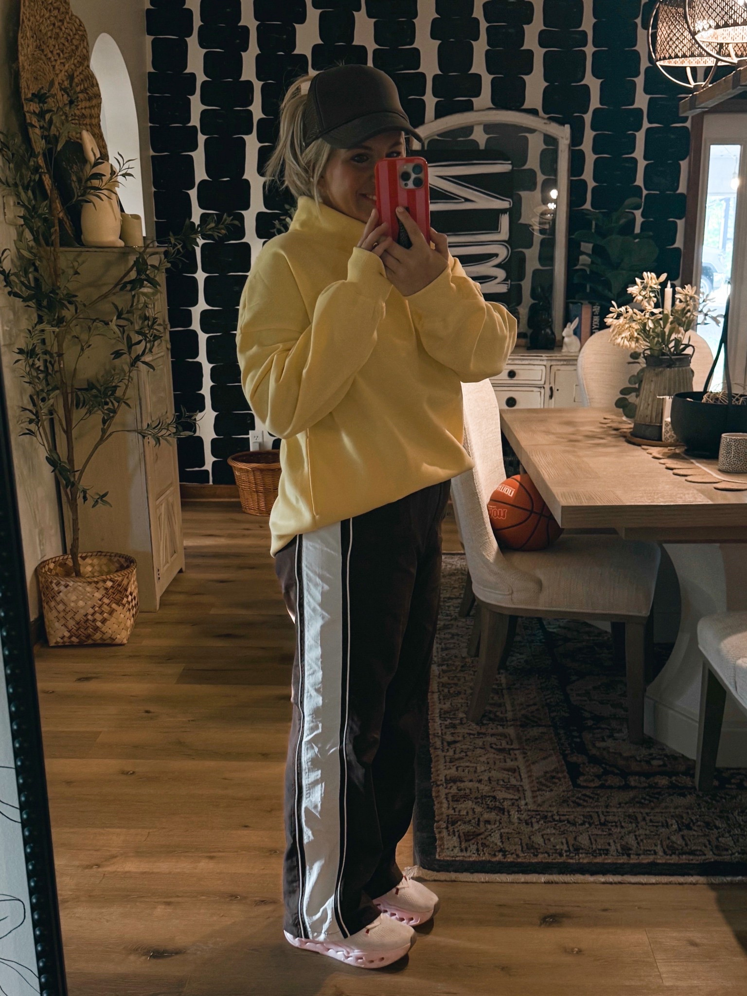 Chocolate dipped banana OOTD 😂🍌🐻

#LTKootd