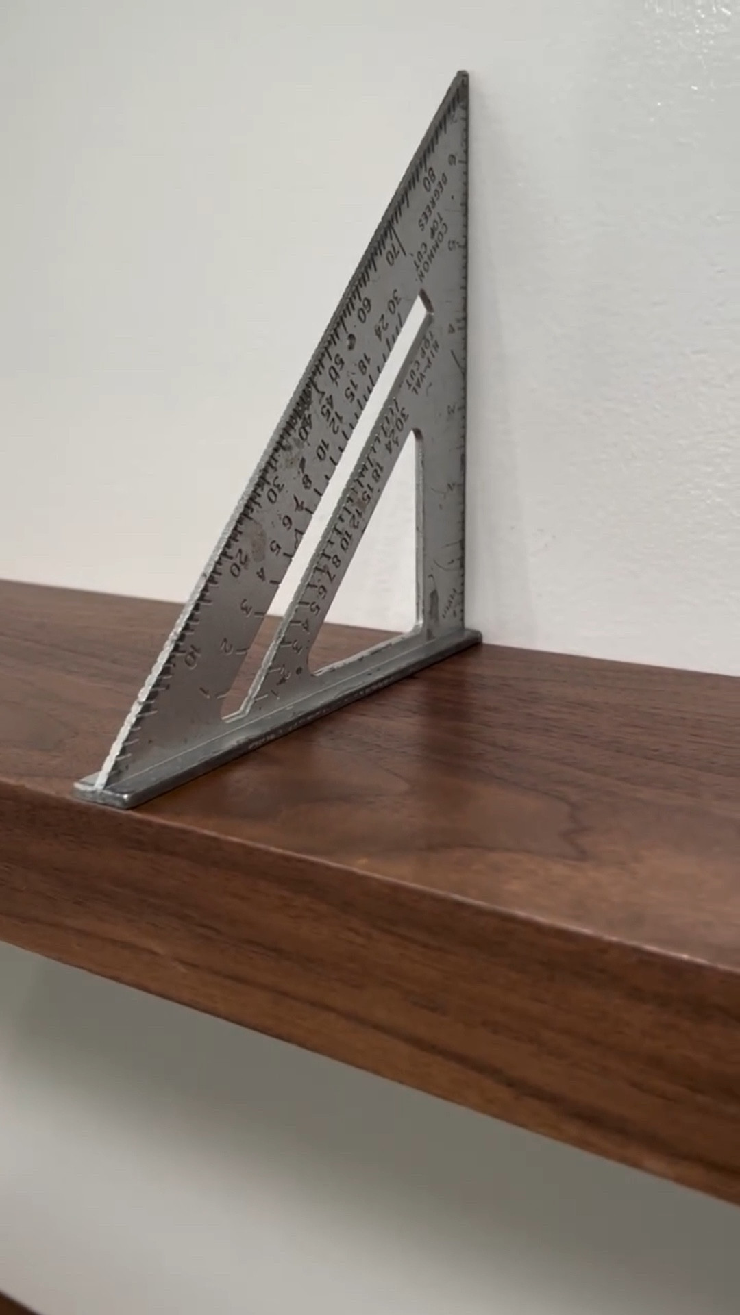 When I first started out 5 years ago I was really proud of these shelves 💪🏼 let’s just say I’ve learned a thing or two since then! Upgraded these using 1/2” walnut plywood with mitered edges to look like a solid floating shelf. 
Full tutorial how to make your own! https://www.builtbycaitlin.com/tutorials-blog/how-to-make-and-install-floating-shelves

#diy #shelving #floatingshelves #walnut