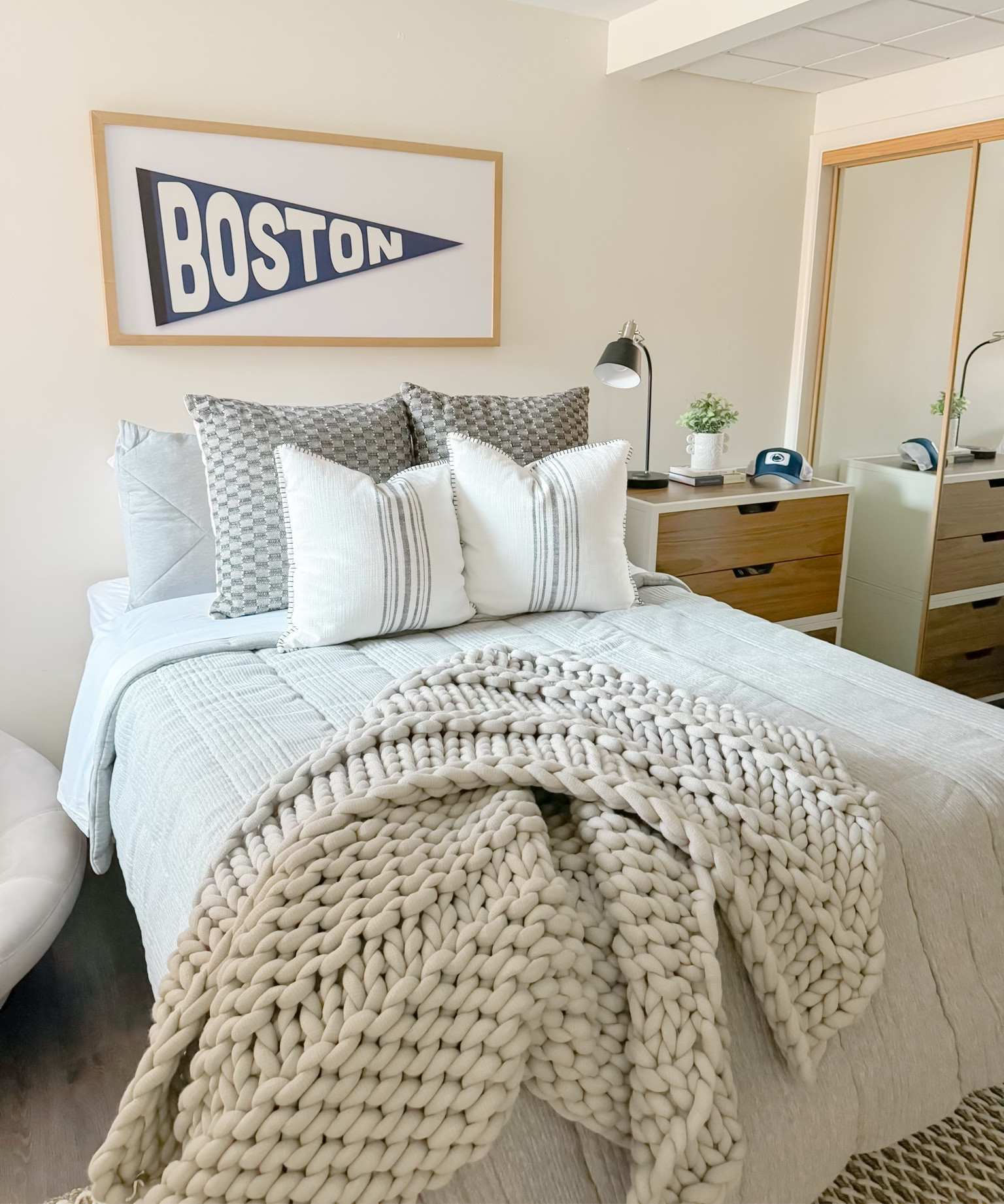 A PSU Baseball bedroom for a pitcher and Red Sox fan! 

#potterybarndorm #potterybarnteen #collegedorm #dormdecor #backtocollege #dorm #boysroom

#LTKBacktoSchool #LTKFamily #LTKHome