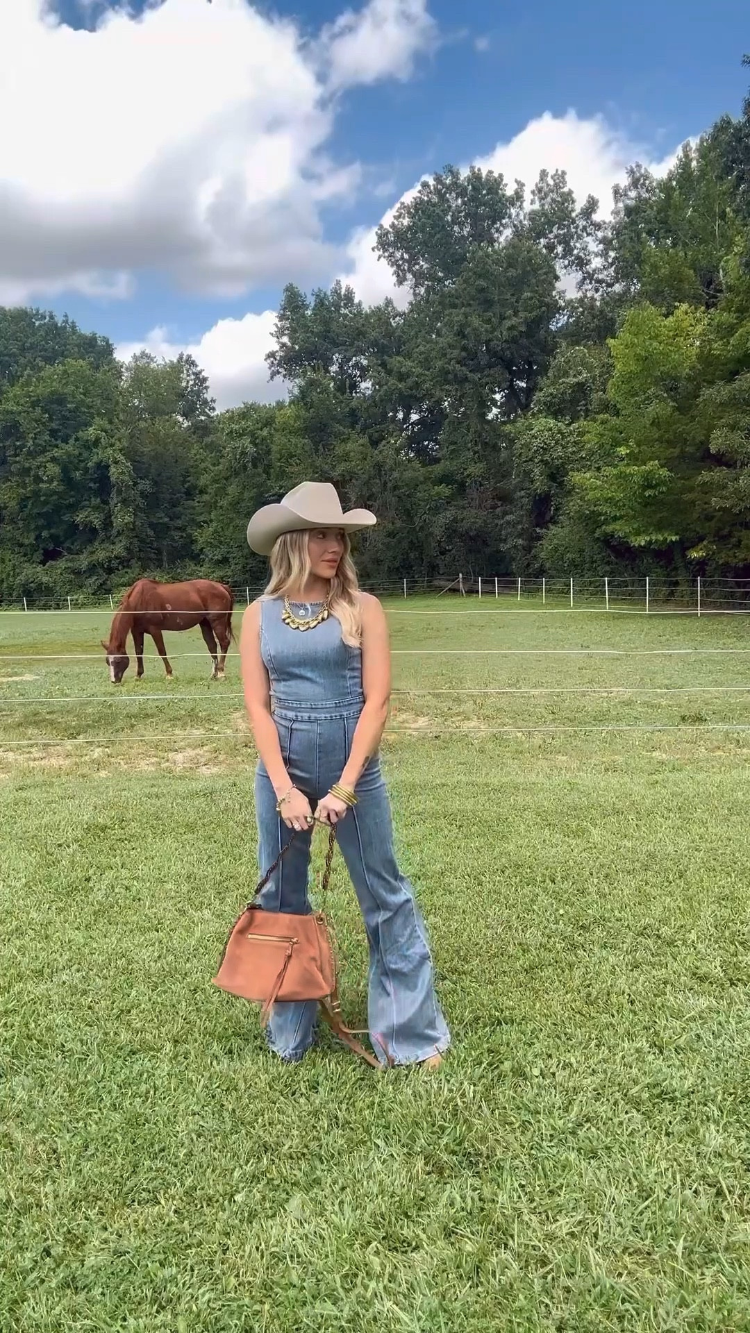 Partnering with @vici for the ltk x vici sale ✨ I’m loving this denim jumpsuit I’m 5’0” size XS! “KERSTYNSAVE30” for 30% off! 



#LTKxVICI