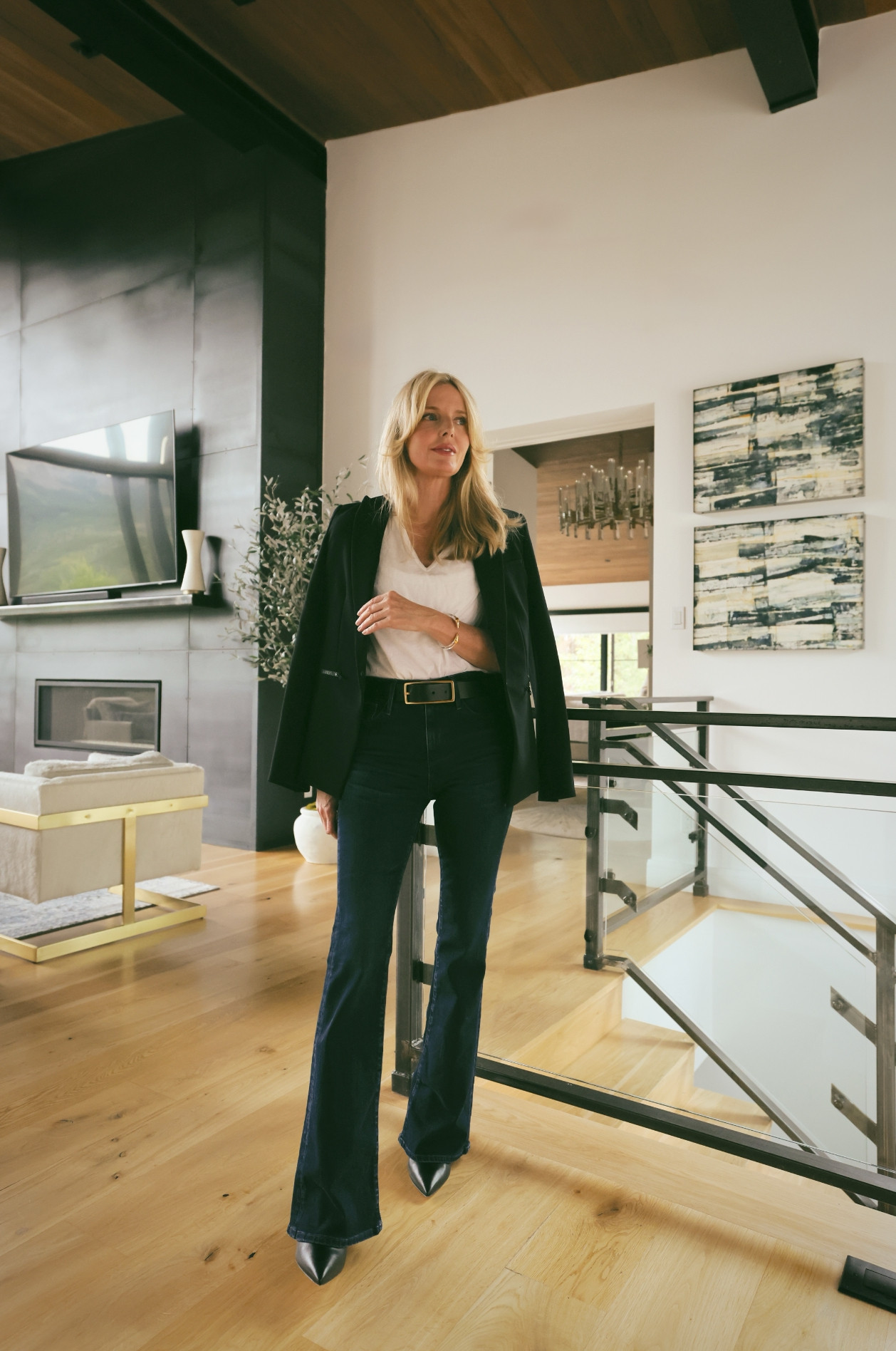 The full outfit, one more time, because it's worth repeating!

Blazer, white tee, dark bootcut, pointed boot. A formula that works for dinner, for work, for anything in between. This is the kind of outfit that takes the guesswork out of getting dressed.

#LTKgrwm #LTKOver40 #LTKSaleAlert