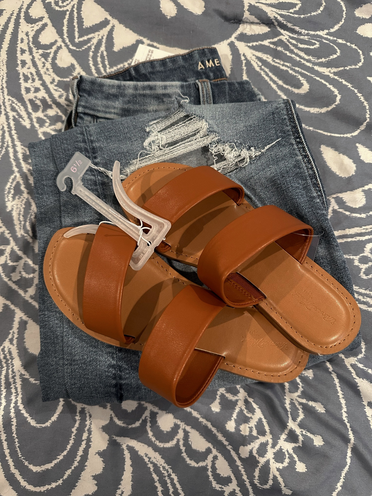 spring transition jeans and sandals 

#LTKmidsize #LTKfindsunder50 #LTKSeasonal