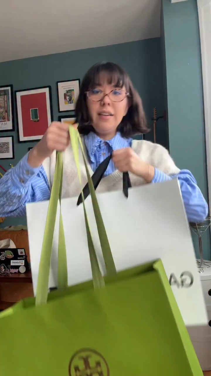 if you’re happy and you know it clap your hands I guess 😂 unboxing the most stunning shoes from @toryburch and @ganni !!!
.
.
.
.
.
.
.

.
.
.
.
.
.
.
 #shoeunboxing #freakyshoes #unboxinghaul #gannigirls #toryburch

#LTKNYFW #LTKgrwm #LTKootd