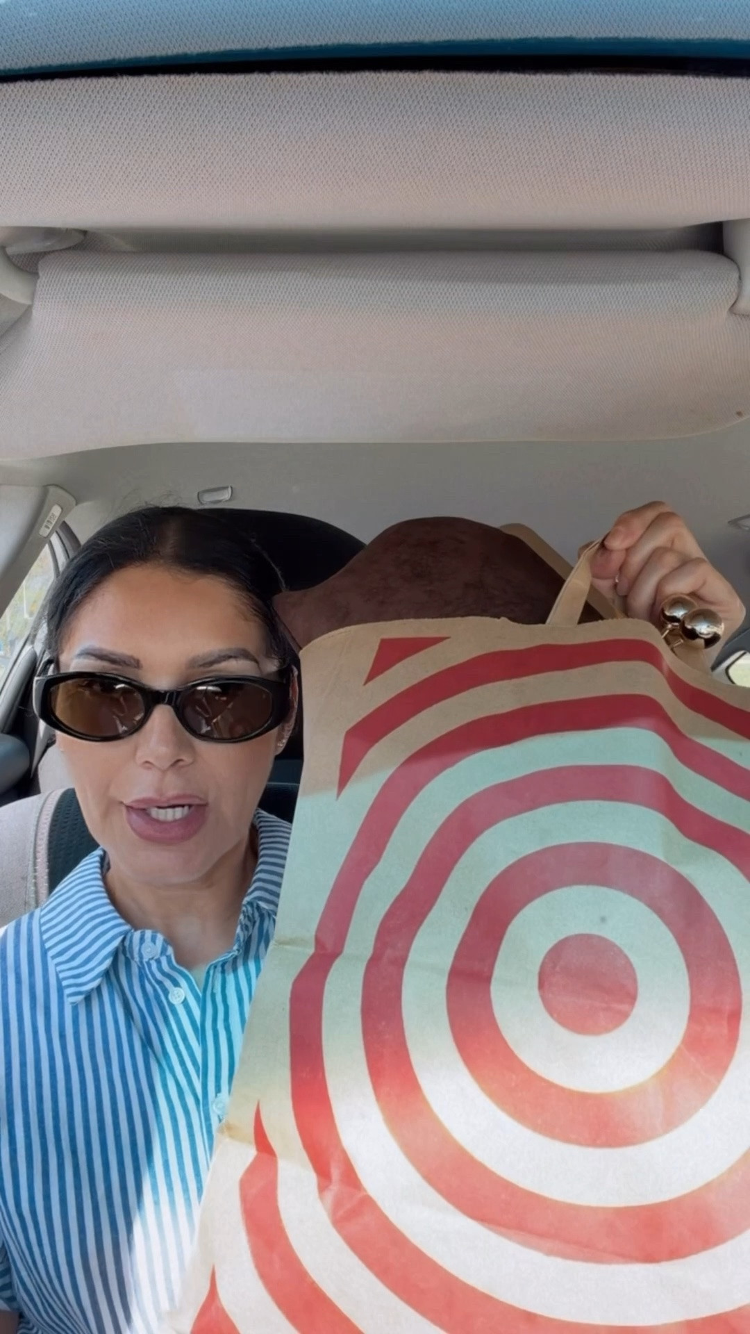 Target haul 🎯 
I went to Target to buy bed sheets and ended up buying more stuff of course! 
.
Target finds
Home decor
Flower vase $25
Bed sheets under $15
Tank tops $5
Tube top $10
➡️ All handbags are 25% Off
Faux chocolate suede bag under $30
Jelly bag $20

#LTKOver40 #LTKSaleAlert #LTKHome