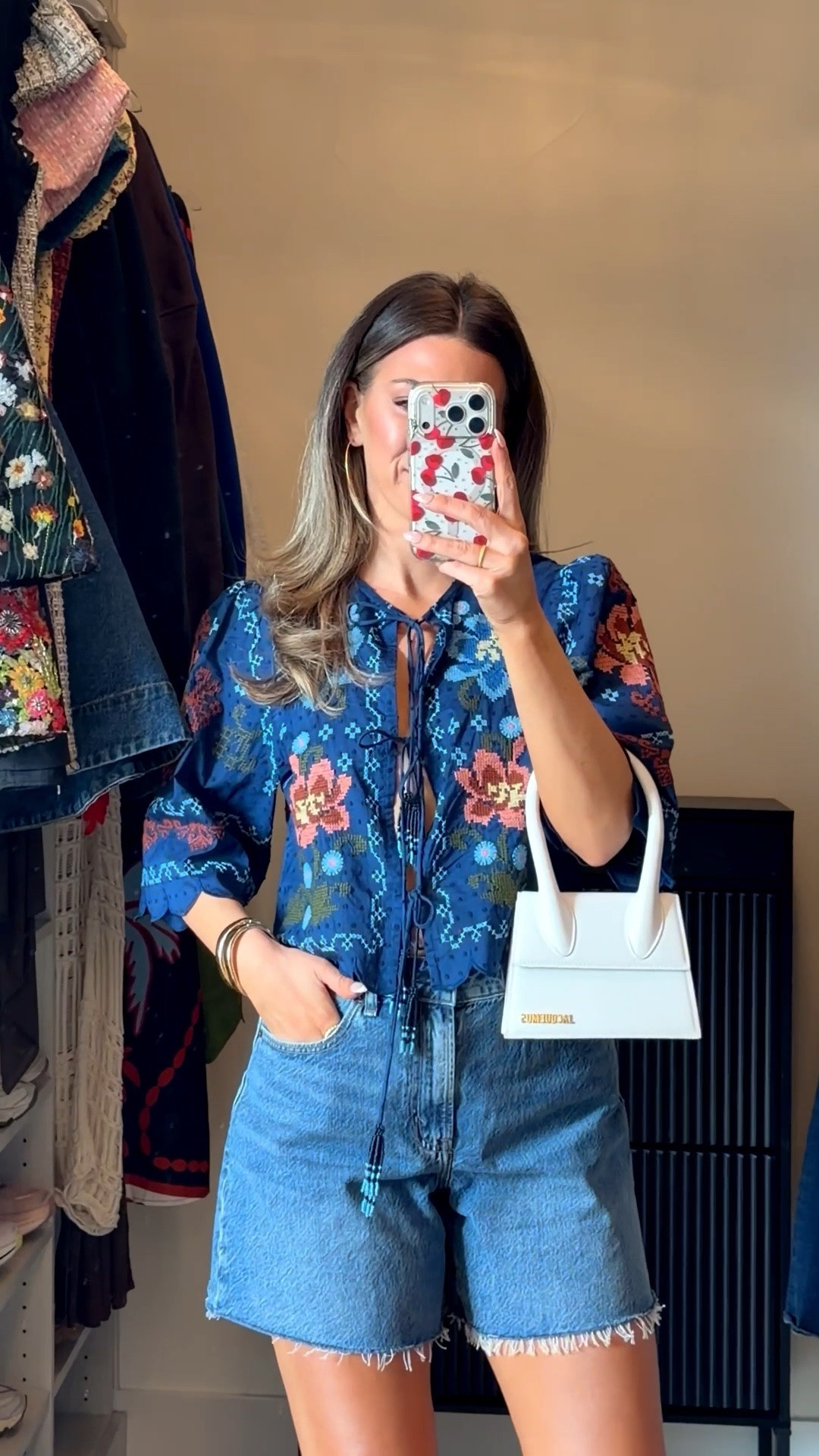 Abercrombie jean shorts paired with blue floral tie front top and boots

Wearing small top. 27 in shorts.

Causal
Everyday
Jean shorts
Date night
Shopping
Errands
Concert

#LTKSeasonal #LTKgrwm #LTKootd