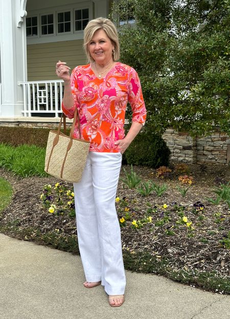 #talbotspartner  This Floral V-neck pullover in pink and orange from @talbotsofficial grabbed my attention. I love the color combination, and the white in the print looks perfect styled with the white linen pants. This sweater is lightweight and so soft! 

#talbots #mytalbots #modernclassicstyle #ad

#LTKover40 #LTKsalealert