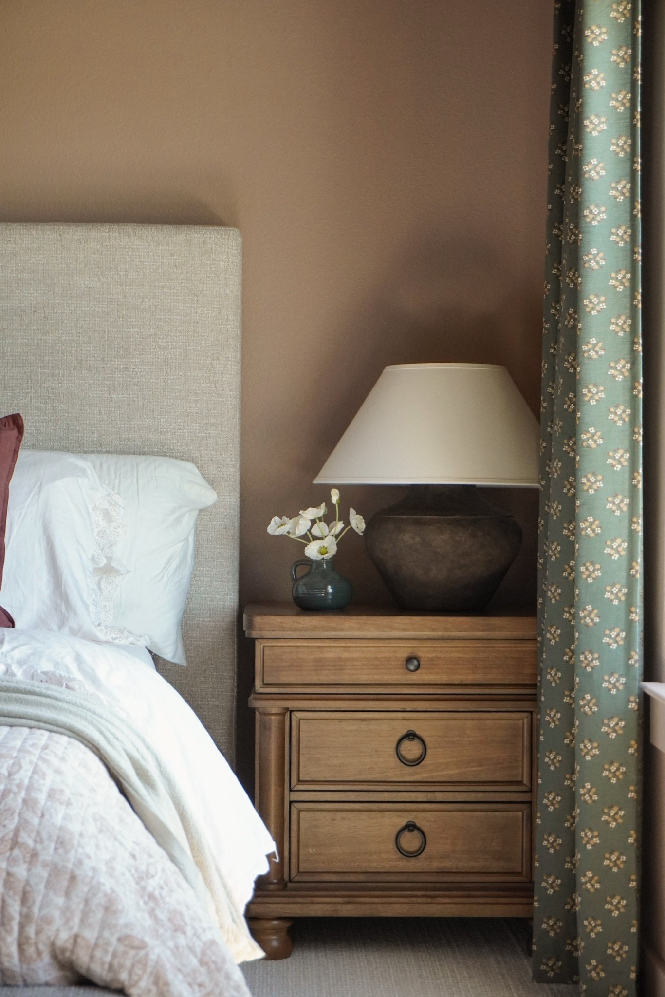 Guest room details

guest room inspo, cottage core, cottage core home, girls room

#LTKSeasonal #LTKHome
