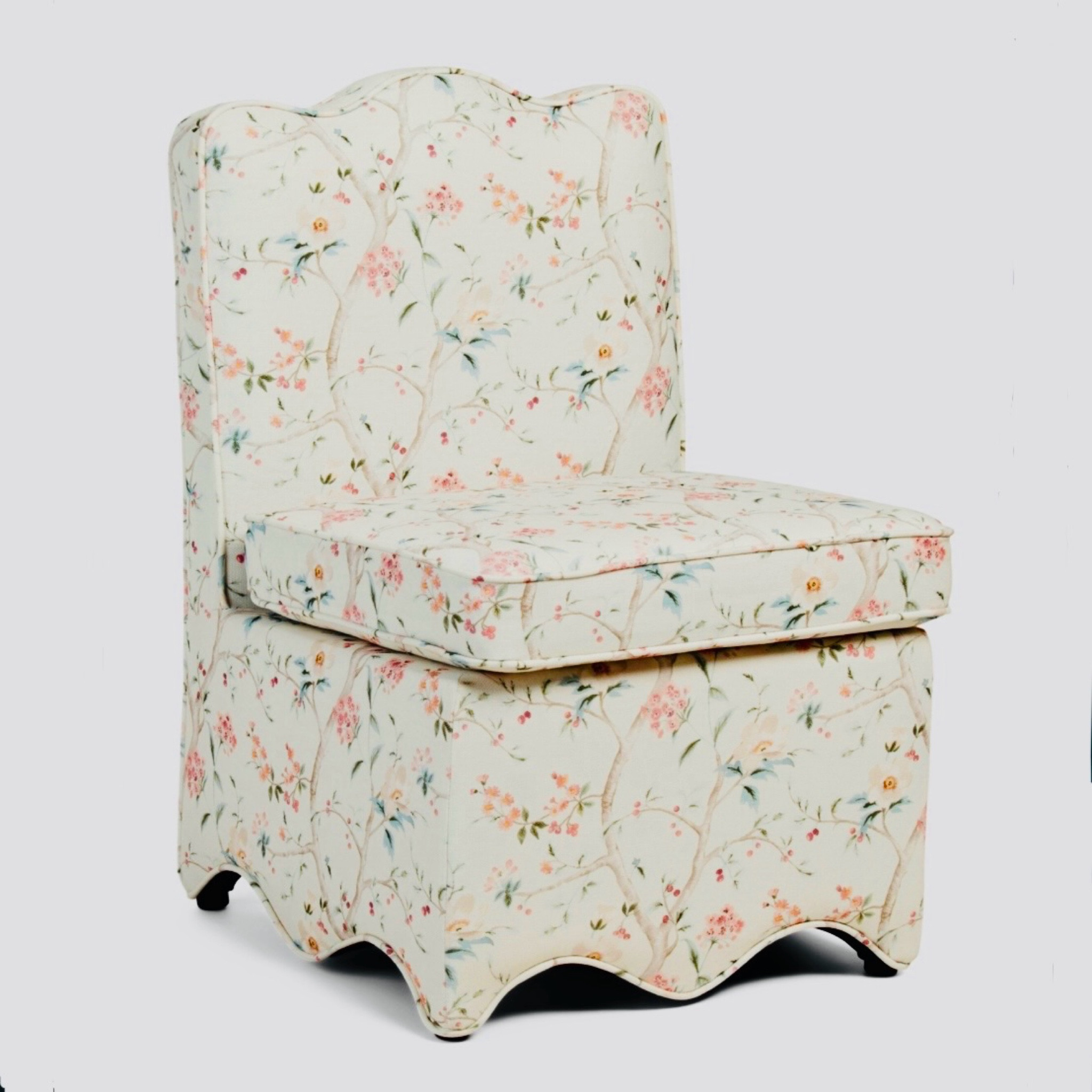 Another cute new arrival! 



#chinoseriechair #scallopchair