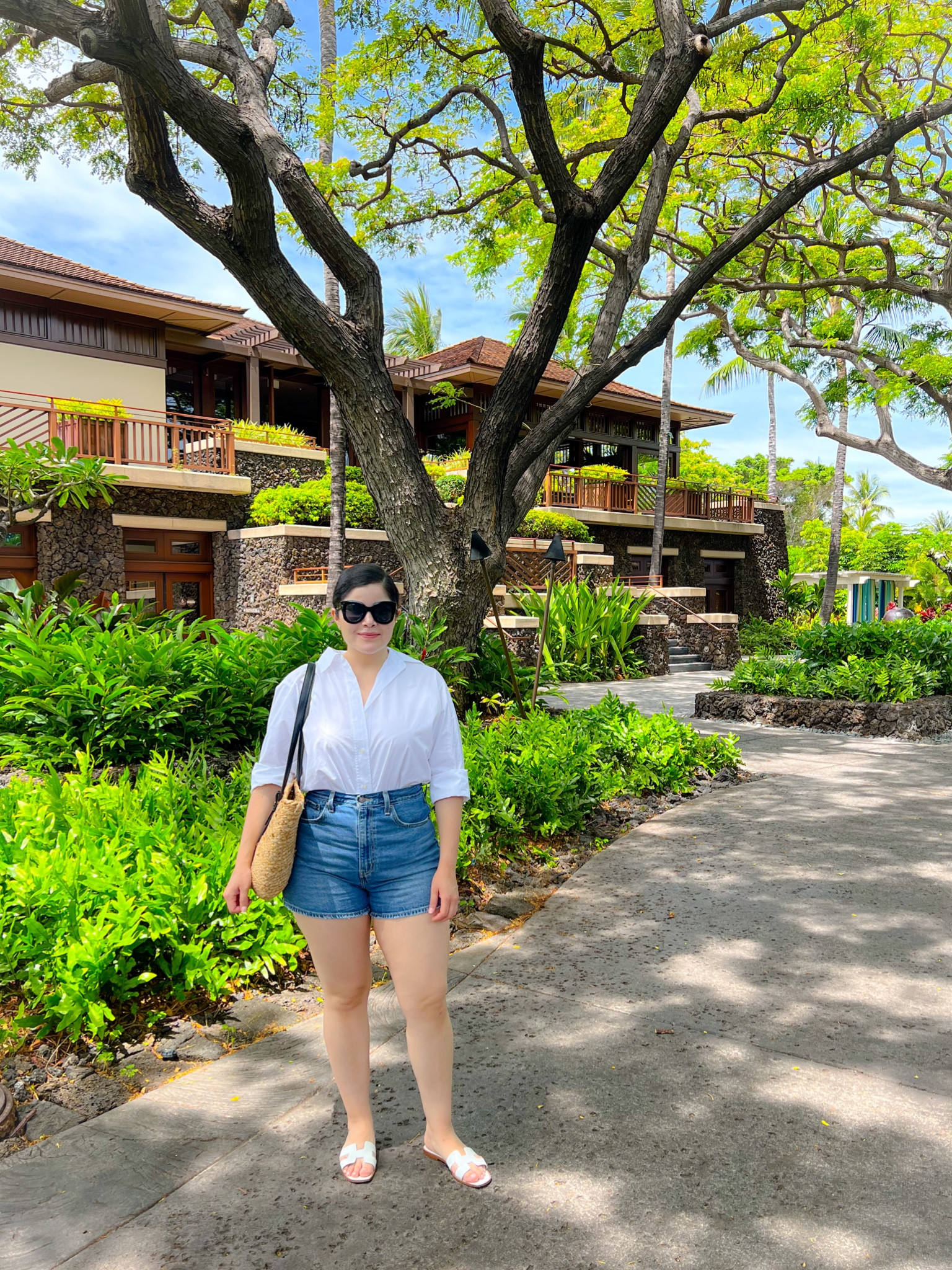 Thankful for all the brave for this day 🇺🇸. Wanted to share that my whole outfit is also on sale. I am loving this Hawaii weather. Loving life ☀️ 🌊 🌺 

Mom shorts, Levi’s, Steve Madden, sandals, travel outfit, travel look, resort outfit, island outfit, summer outfit, summer looks, summer fashion

#LTKtravel #LTKsalealert #LTKunder100