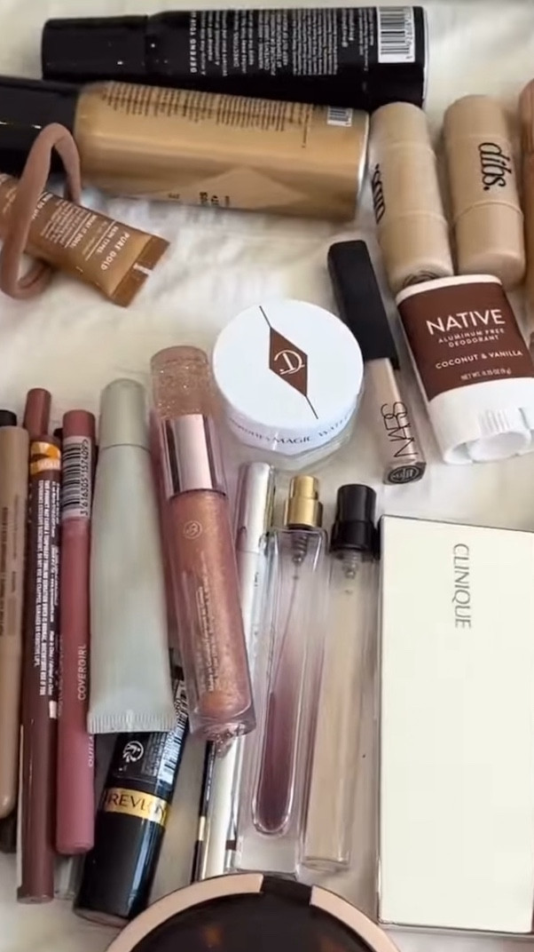 Shop PaisLee’s travel essentials 🤎 Her favorite makeup, skincare, & body care products of 2025!!

#LTKTravel #LTKFindsUnder50 #LTKBeauty