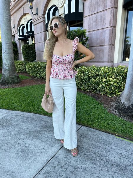 Loving this cute summer outfit! Perfect for a brunch with friends! 
#summeroutfit #summertop #brunchoutfit

#LTKFind #LTKstyletip #LTKSeasonal