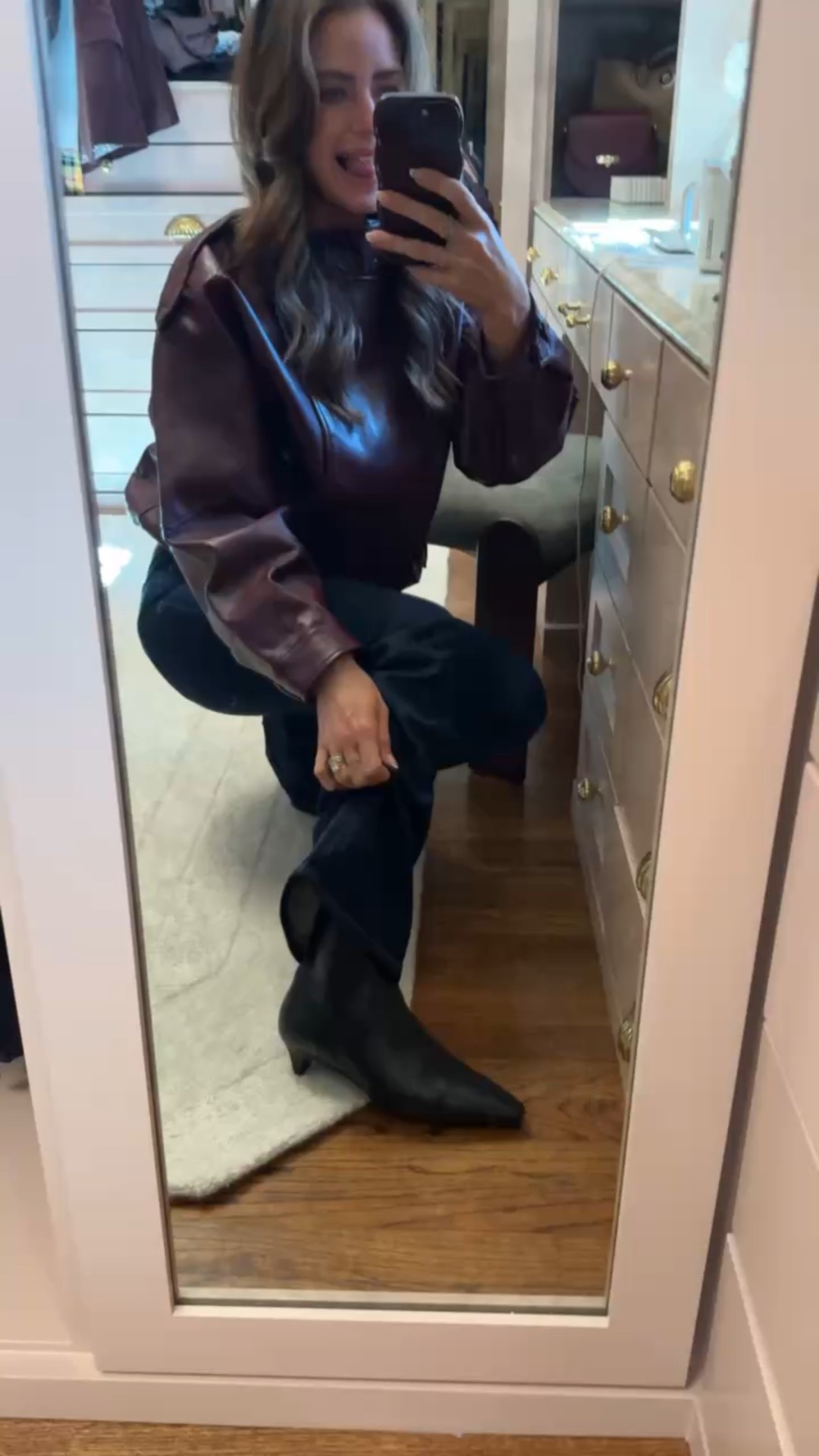 OOTD - lunch with a gf & then school pick up! It finally feels like fall so bringing out all the jackets finally 🍂



#LTKItBag #LTKShoeCrush #LTKStyleTip