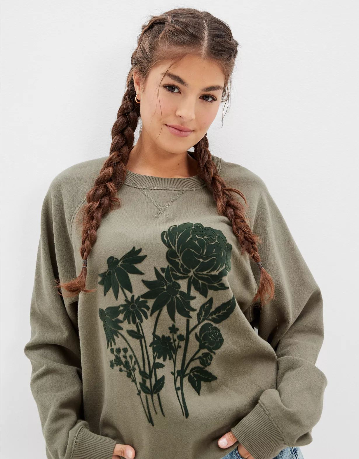 AE Oversized Crew Neck Graphic Sweatshirt | American Eagle Outfitters (US & CA)