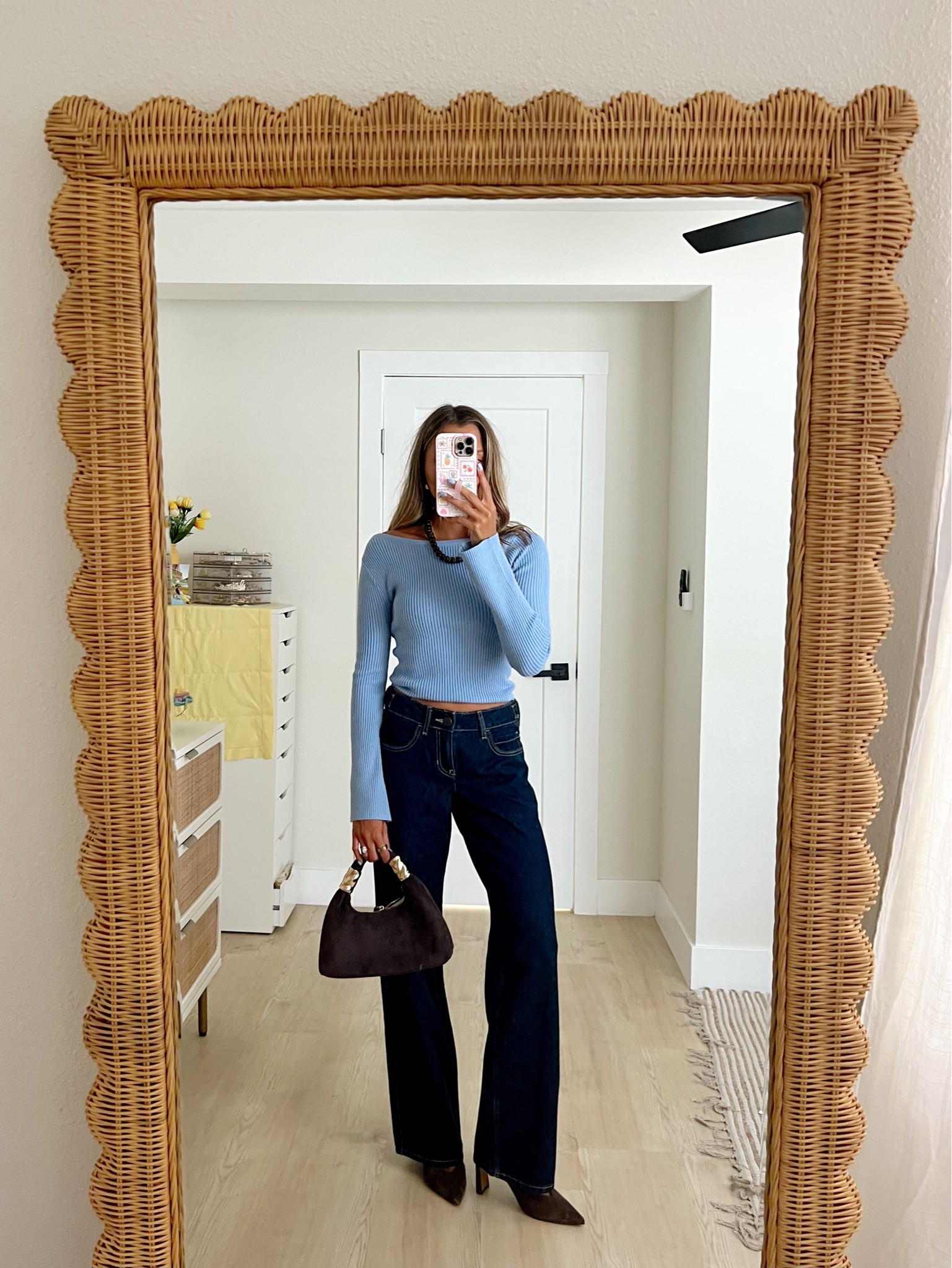 fall outfit ideas from the @hollister sale 🍁👖 code HCOMCKENZIE for an extra 20% off your purchase (codes stack)

wearing an XS in sweaters and tops and 00 regular in jeans

#LTKootd