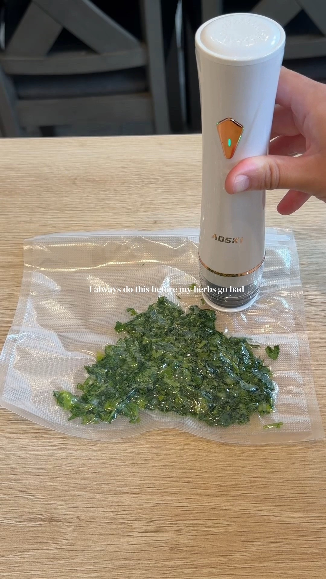 Keep your herbs fresh longer with this portable vacuum sealer 🌿 no more waste, no more soggy greens perfect for meal prep and busy kitchens!

#kitchenhacks #foodstorage #mealpreptips #freshfood

#LTKfoodie #LTKmomlife #LTKHome